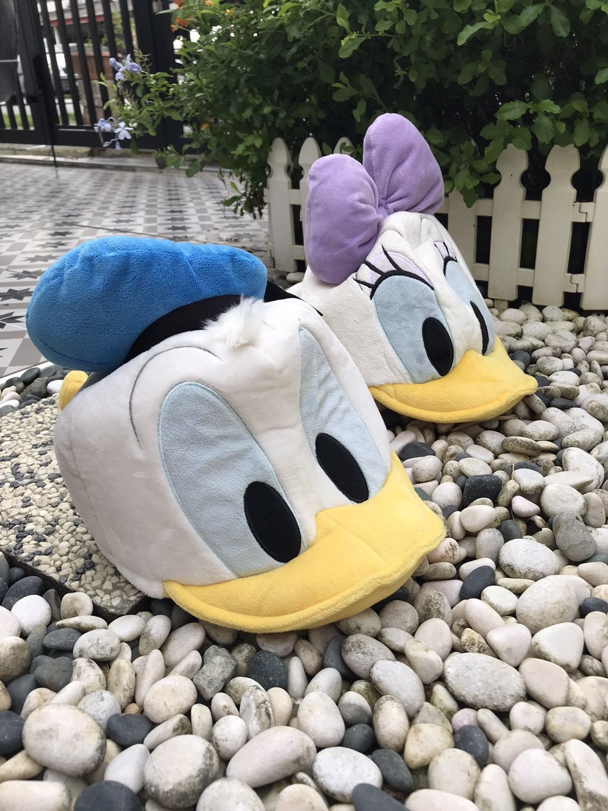 Disney × Japanese Brand COUPLE SET 💥 DONALD DUCK & DAISY WITH PLUSH BODY CAP HAT Size ONE SIZE - 2 Thumbnail