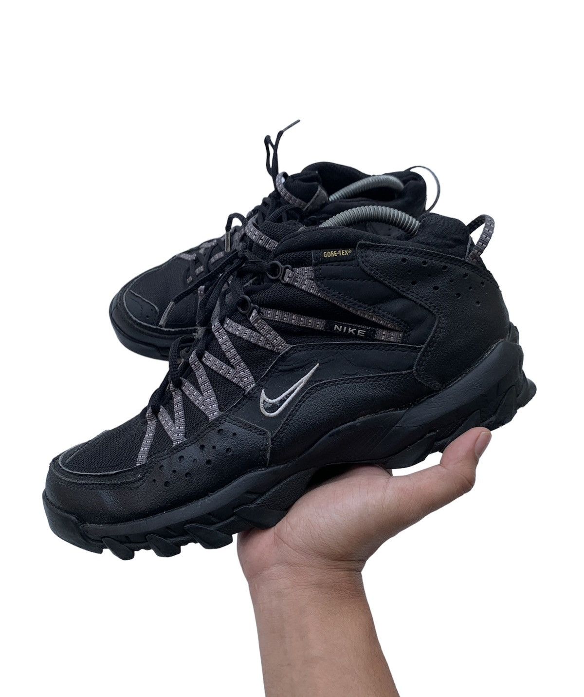 acg gore tex shoe