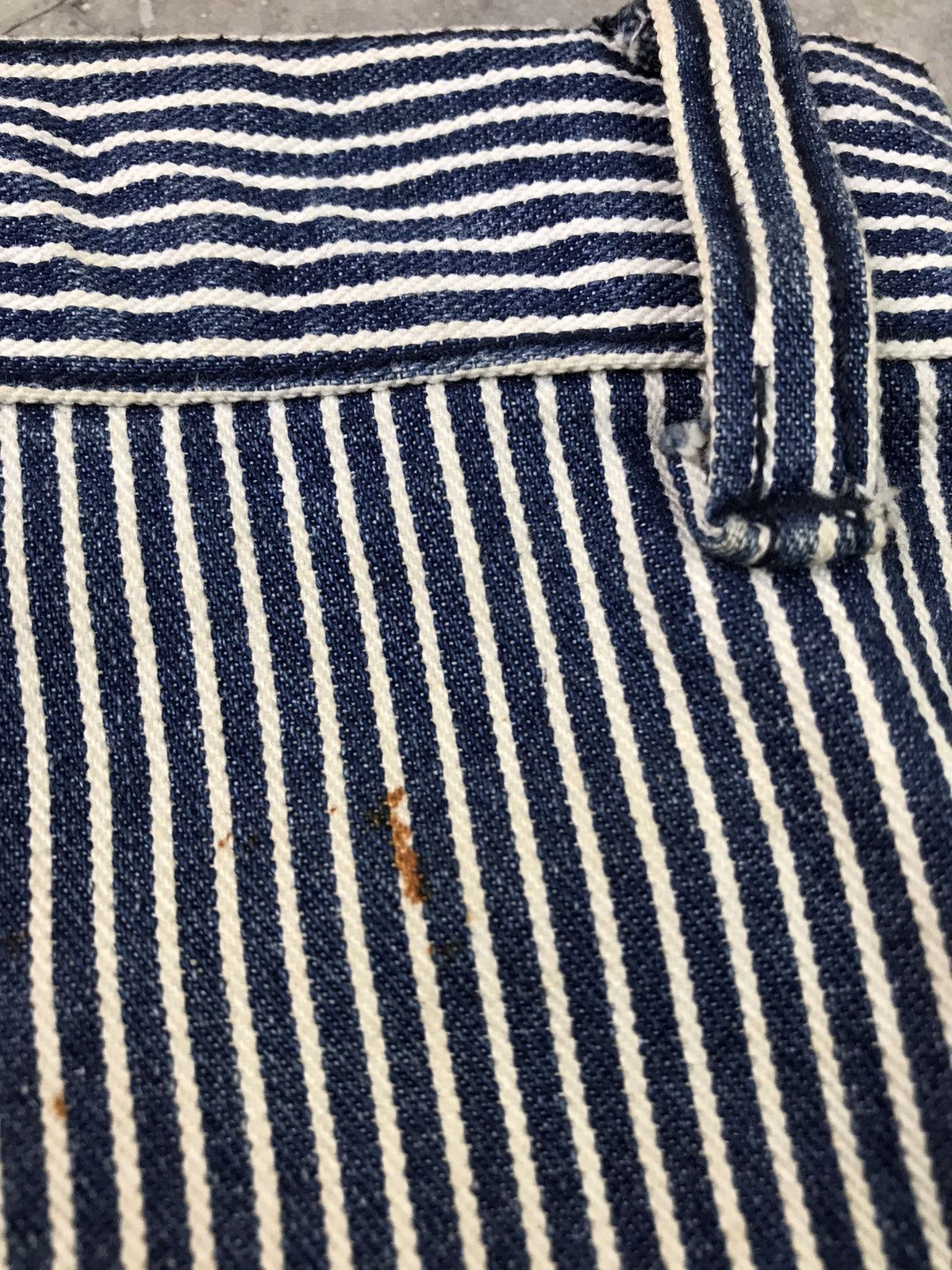 Oshkosh 🔥VINTAGE OSHKOSH CLASSICS HICKORY DENIM STRIPE Size US 31 - 13 Thumbnail
