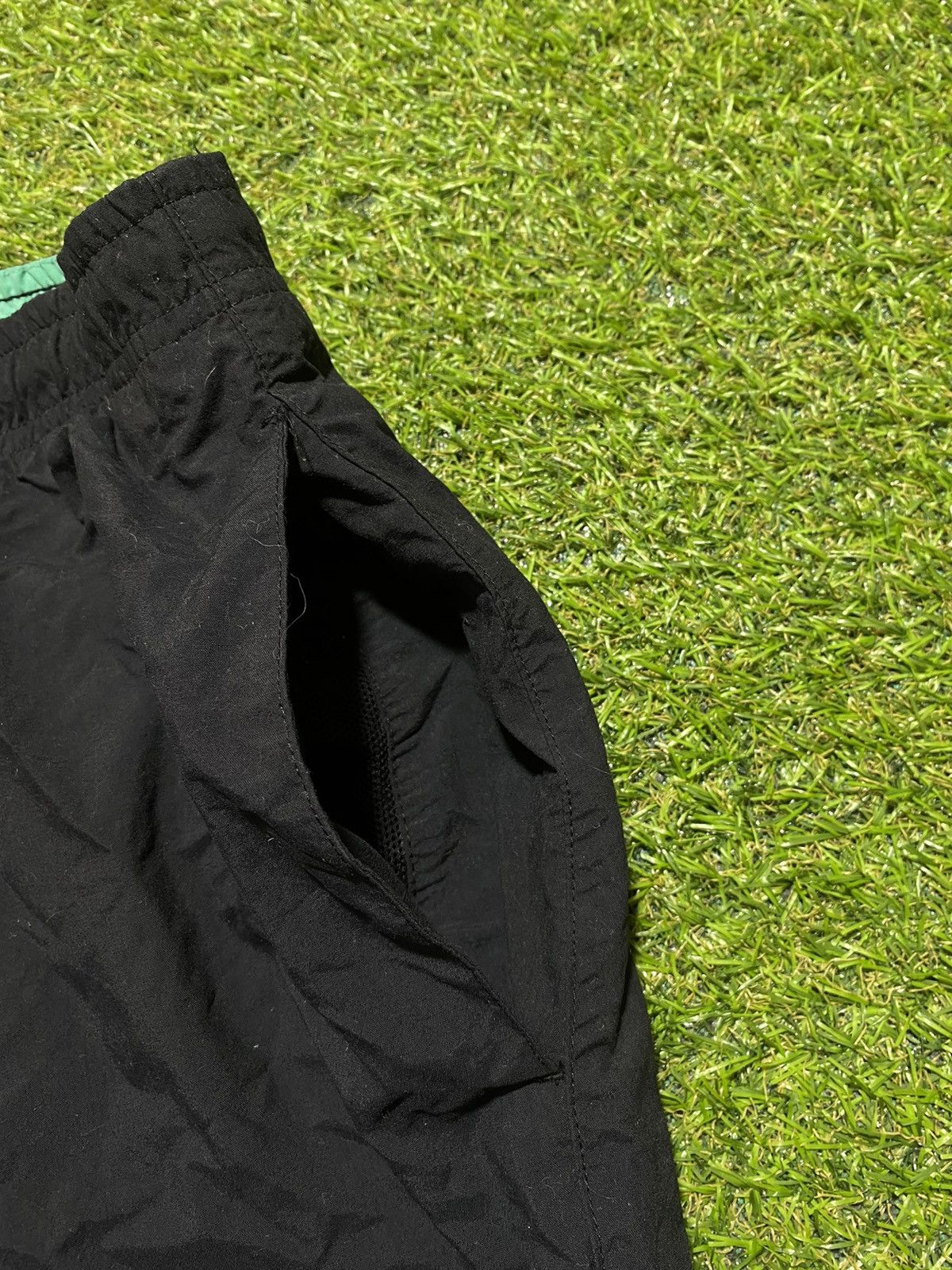 Hugo Boss Vintage Hugo Boss shorts streetwear y2k casual style size L Size US 34 / EU 50 - 2 Thumbnail