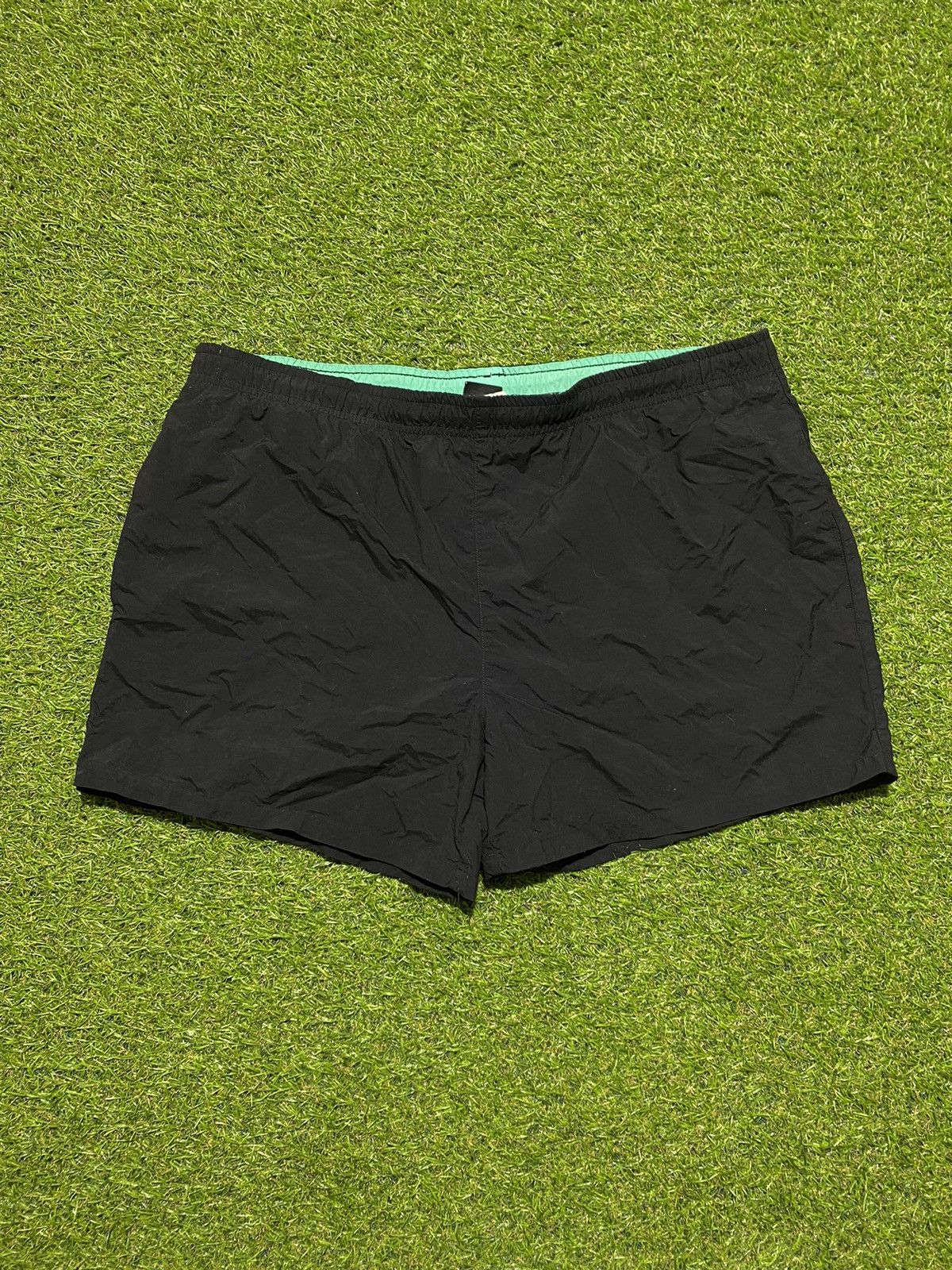 Hugo Boss Vintage Hugo Boss shorts streetwear y2k casual style size L Size US 34 / EU 50 - 1 Thumbnail