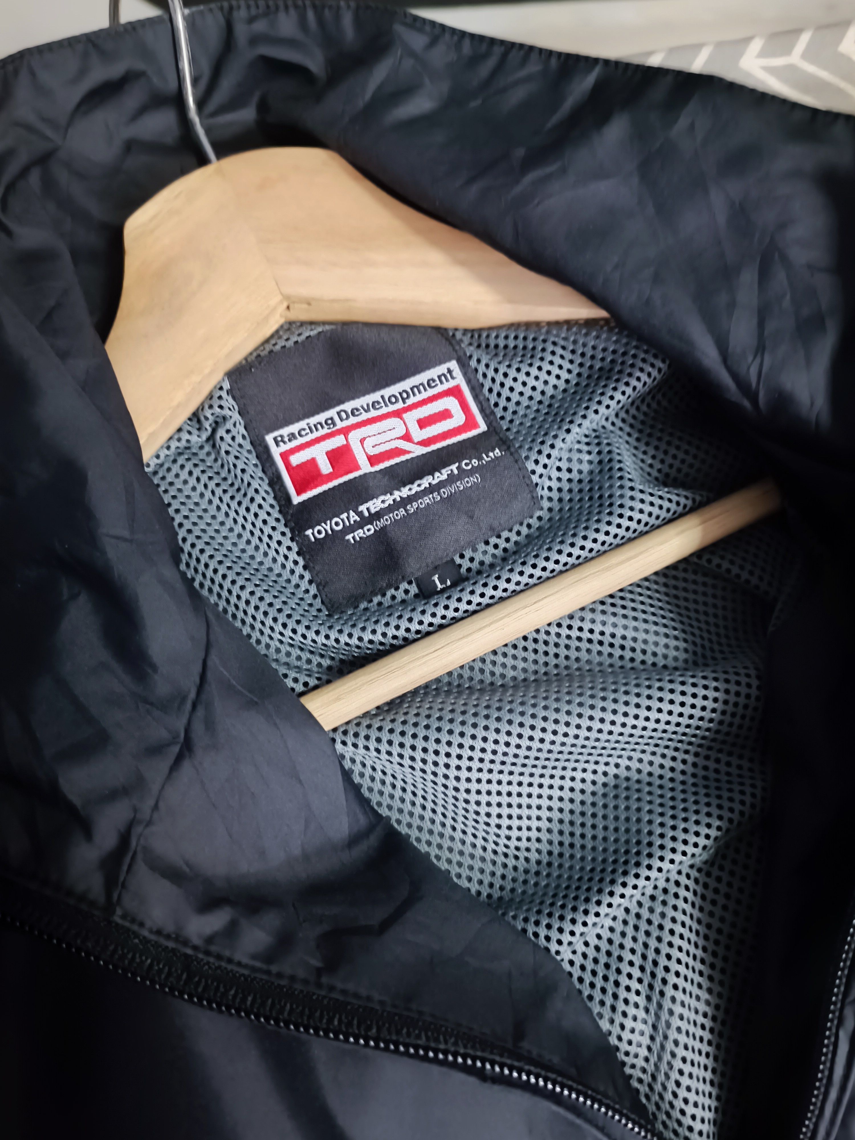 Gear for Sports × Vintage Vintage Toyota TRD Racing Windbreaker Jacket Size US L / EU 52-54 / 3 - 7 Thumbnail