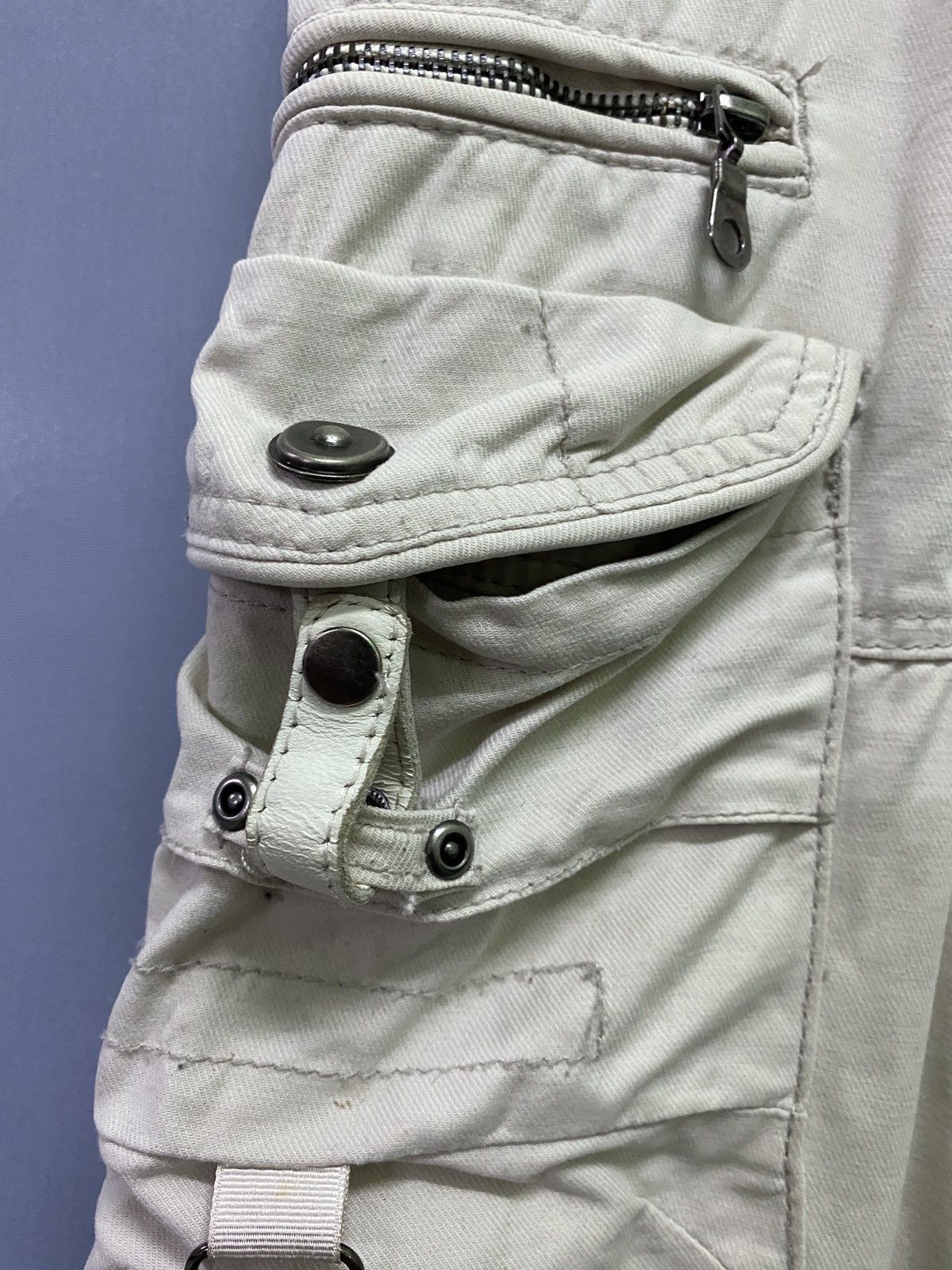 In The Attic Cargo IN THE ATTIC Multipocket Distressed Curve Leg Pants Size US 33 - 8 Thumbnail