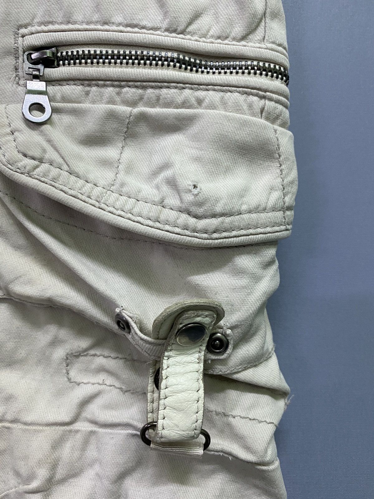 In The Attic Cargo IN THE ATTIC Multipocket Distressed Curve Leg Pants Size US 33 - 12 Thumbnail