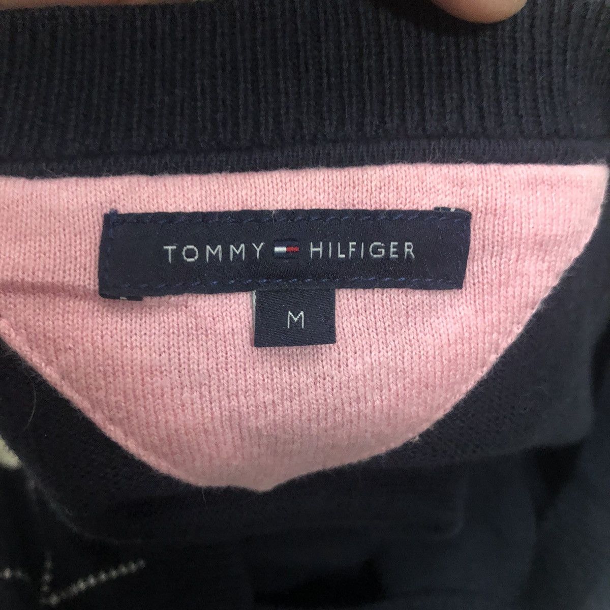 Tommy Hilfiger Vintage Tommy Hilfiger V Neck Knitwear Sweater Jumper Size US S / EU 44-46 / 1 - 10 Thumbnail