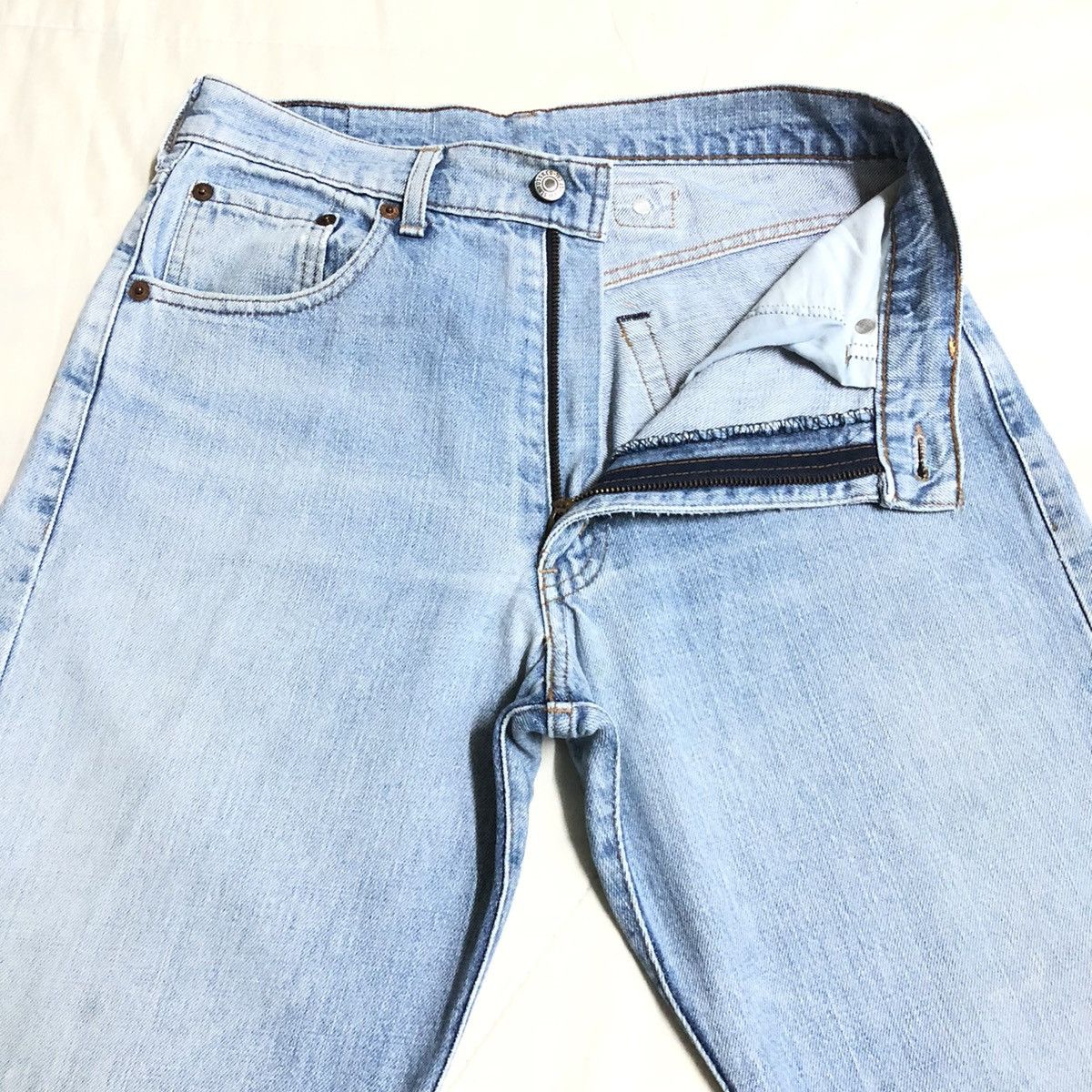 Levi's × Vintage Vintage Levi’s Buckleback Capital e Non Selvedge Size US 30 / EU 46 - 3 Thumbnail