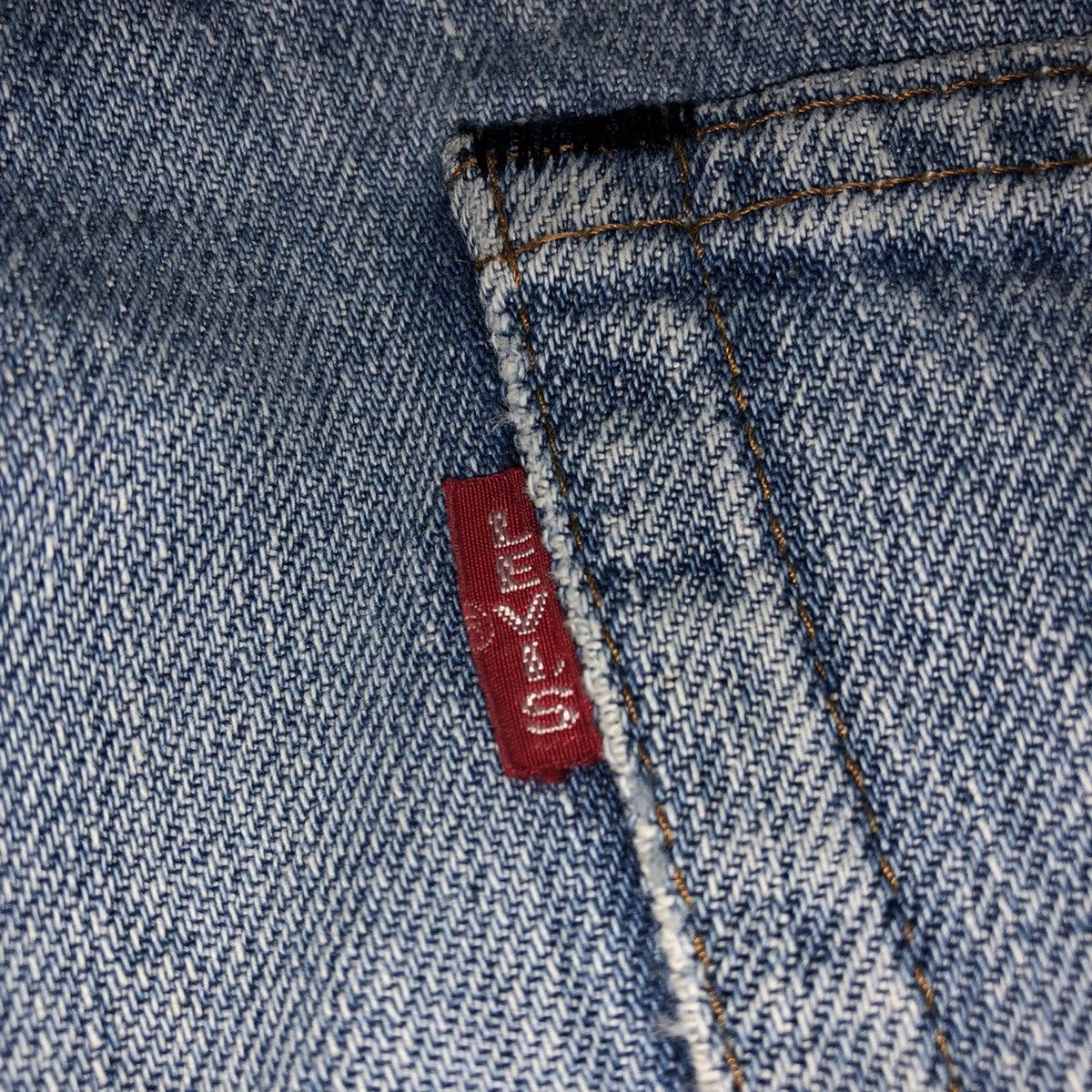 Levi's × Vintage Vintage Levi’s Buckleback Capital e Non Selvedge Size US 30 / EU 46 - 13 Thumbnail