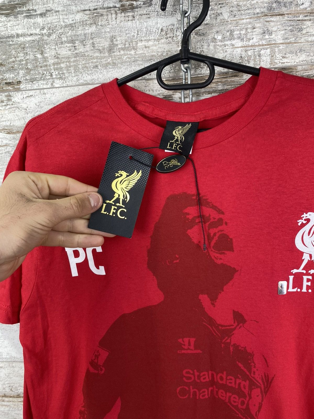 Vintage Mens Vintage New FC Liverpool Coutinho T Shirt soccer jersey Size US L / EU 52-54 / 3 - 5 Thumbnail