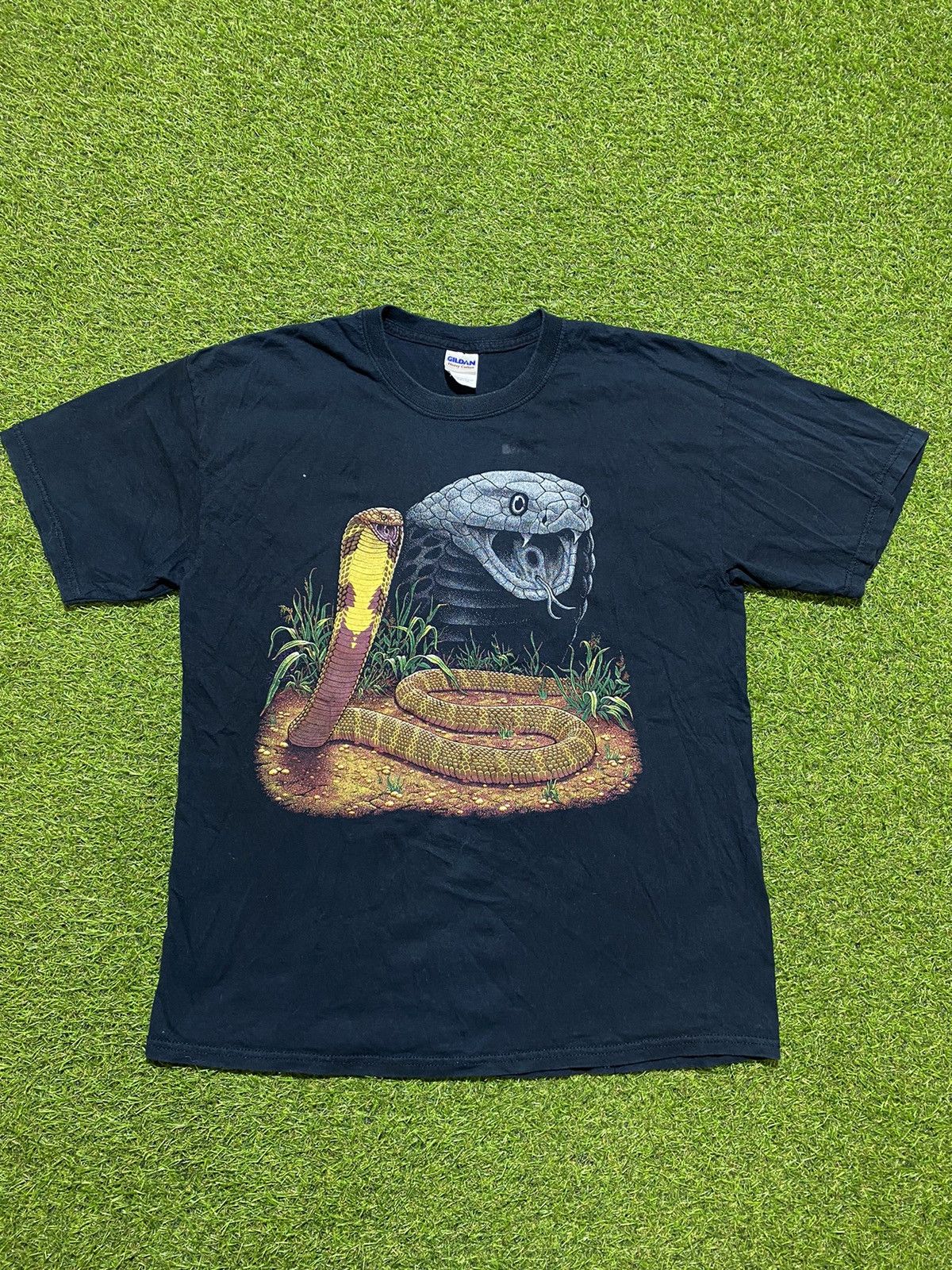 Vintage Vintage 90s Art Snake Cobra tee streetwear style size L Size US L / EU 52-54 / 3 - 1 Thumbnail