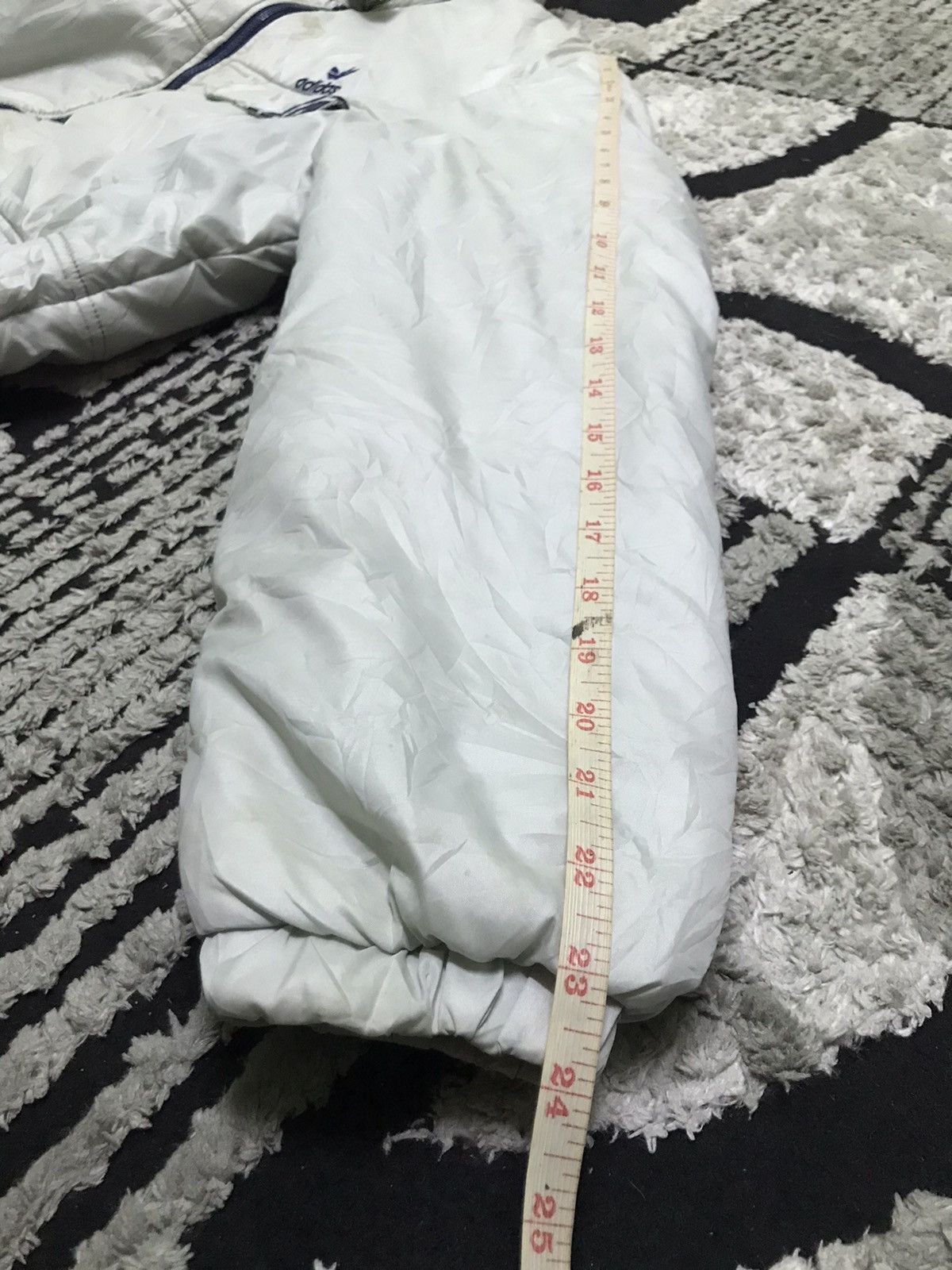 Vintage Vintage adidas down jacket Size US L / EU 52-54 / 3 - 9 Thumbnail
