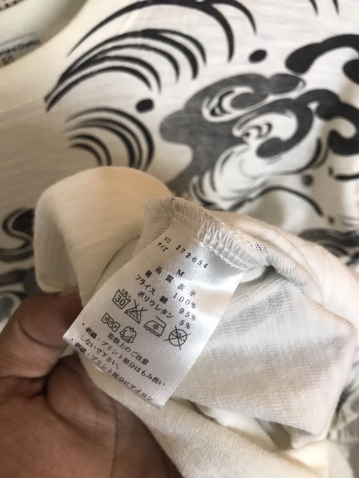 Japanese Brand ‼️KARAKURI SUKAJAN TSHIRT KOI‼️ Size US M / EU 48-50 / 2 - 6 Thumbnail