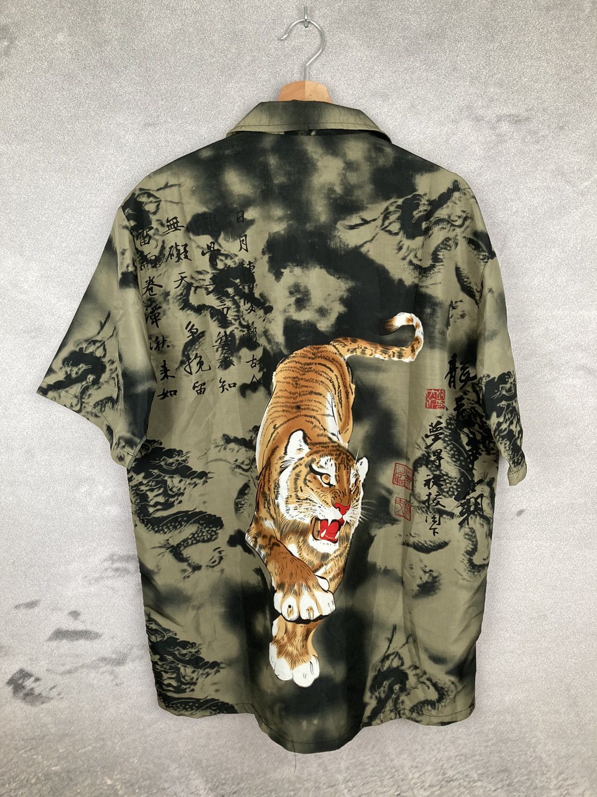 Vintage Vintage Tiger Animal Shirt 90s Graphic Full Print Size US L / EU 52-54 / 3 - 6 Thumbnail