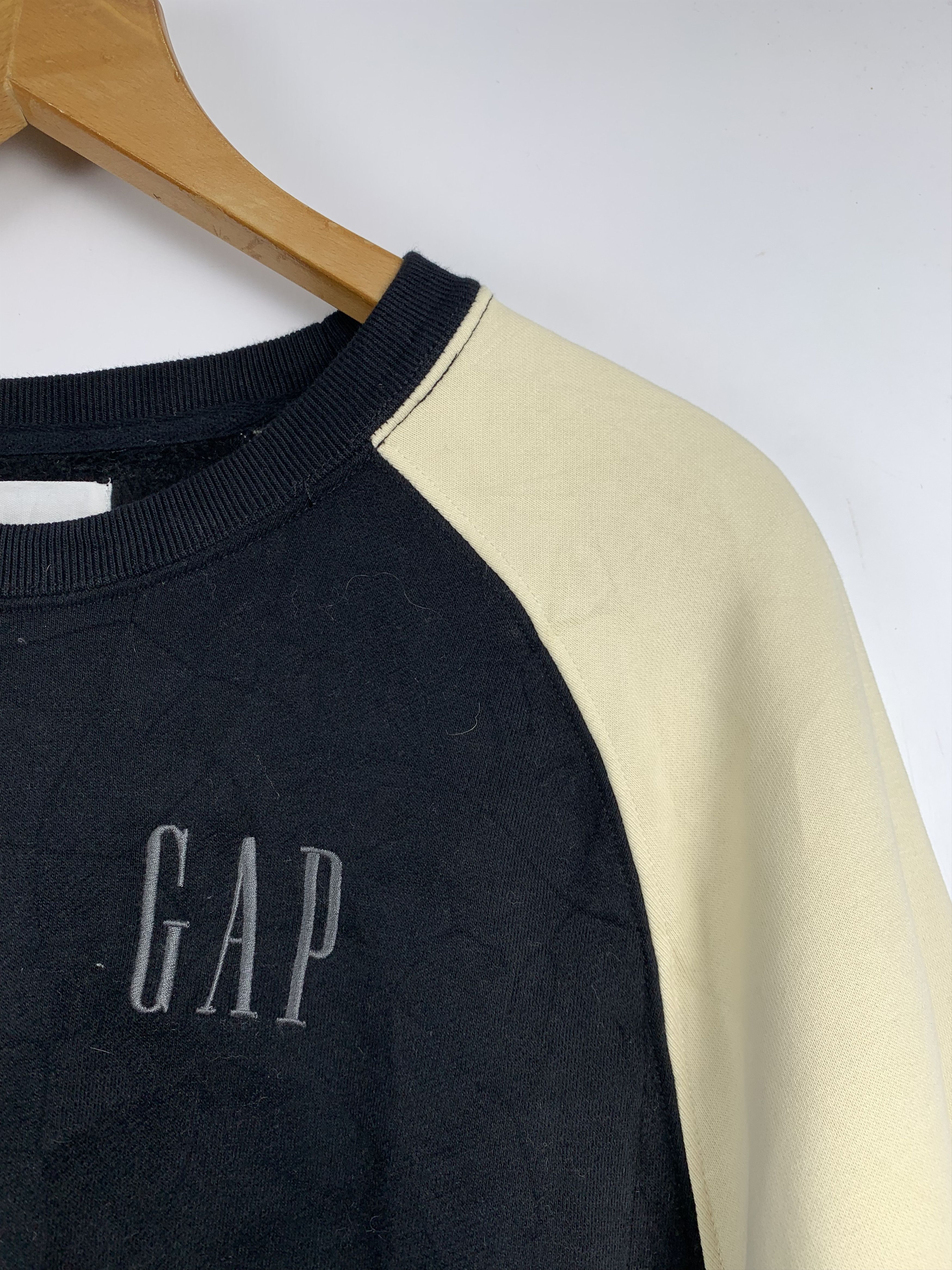 Gap × Vintage Vintage Gap Small Logo Crewneck Pullover Sweatshirt Size US M / EU 48-50 / 2 - 7 Thumbnail