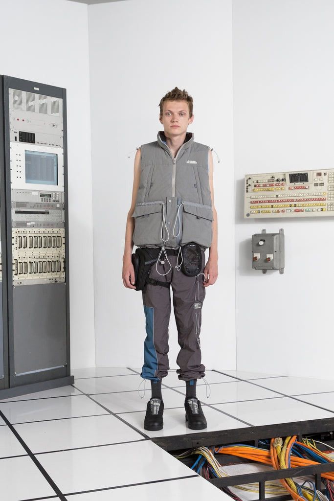 C2H4 SYSTEM ON CARBON REVERSiBLE USER iNTERFACE DOWN PUFFER VEST Size US L / EU 52-54 / 3 - 14 Thumbnail