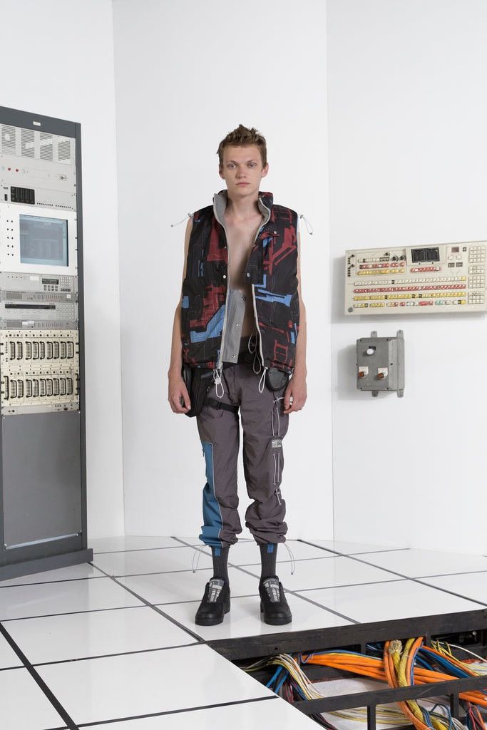 C2H4 SYSTEM ON CARBON REVERSiBLE USER iNTERFACE DOWN PUFFER VEST Size US L / EU 52-54 / 3 - 15 Thumbnail