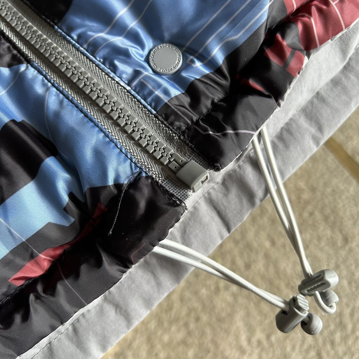 C2H4 SYSTEM ON CARBON REVERSiBLE USER iNTERFACE DOWN PUFFER VEST Size US L / EU 52-54 / 3 - 10 Thumbnail