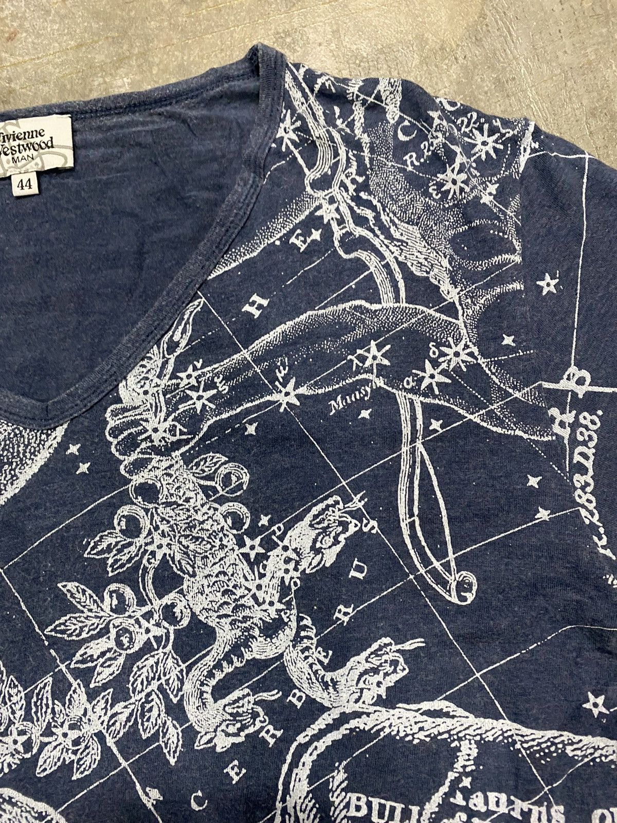 Vivienne Westwood Vtg Logo, poem, ancient all over print Size US M / EU 48-50 / 2 - 6 Thumbnail