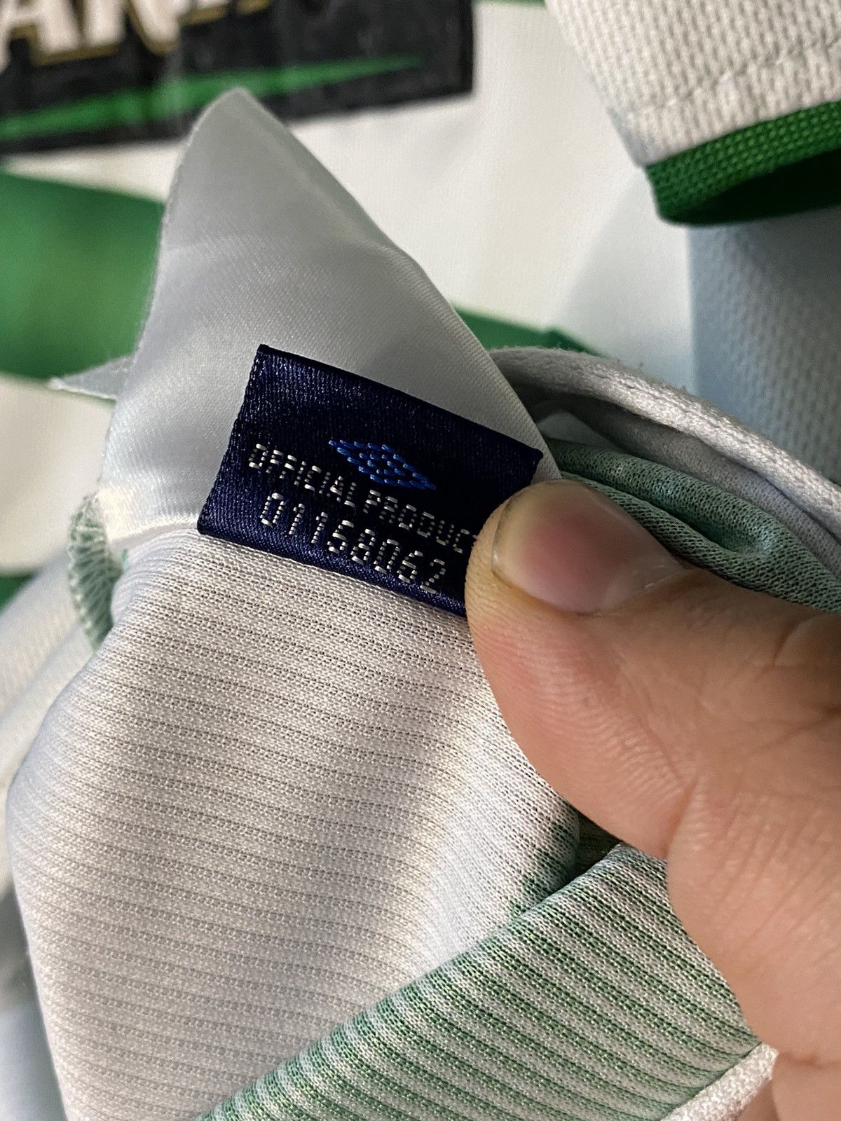 Umbro 2003 2004 Vintage Umbro Celtic Soccer Jersey Carling Size US M / EU 48-50 / 2 - 6 Thumbnail