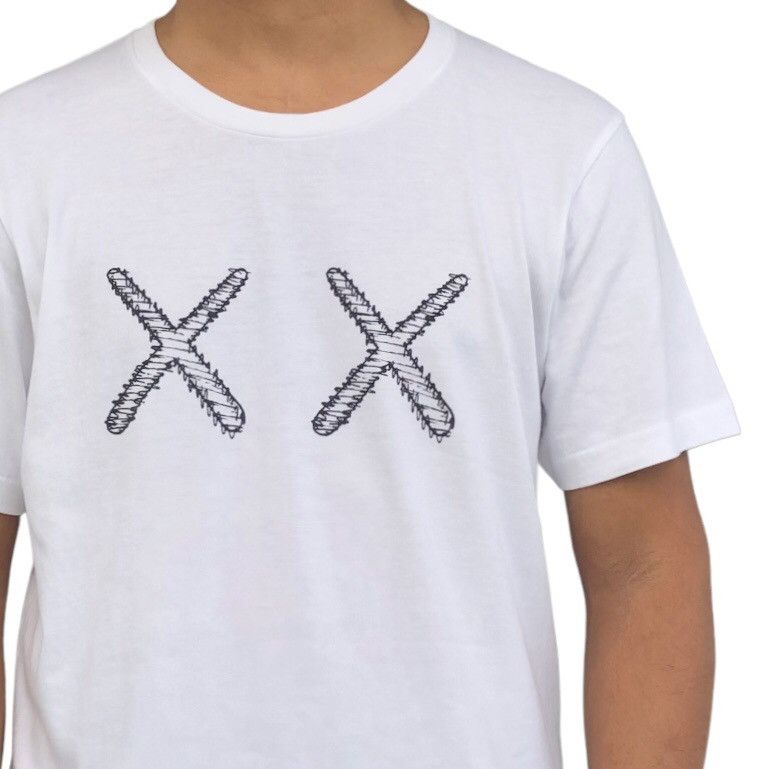 Kaws × Uniqlo KAWS x Uniqlo UT SS16 White Tee Size US L / EU 52-54 / 3 - 5 Thumbnail