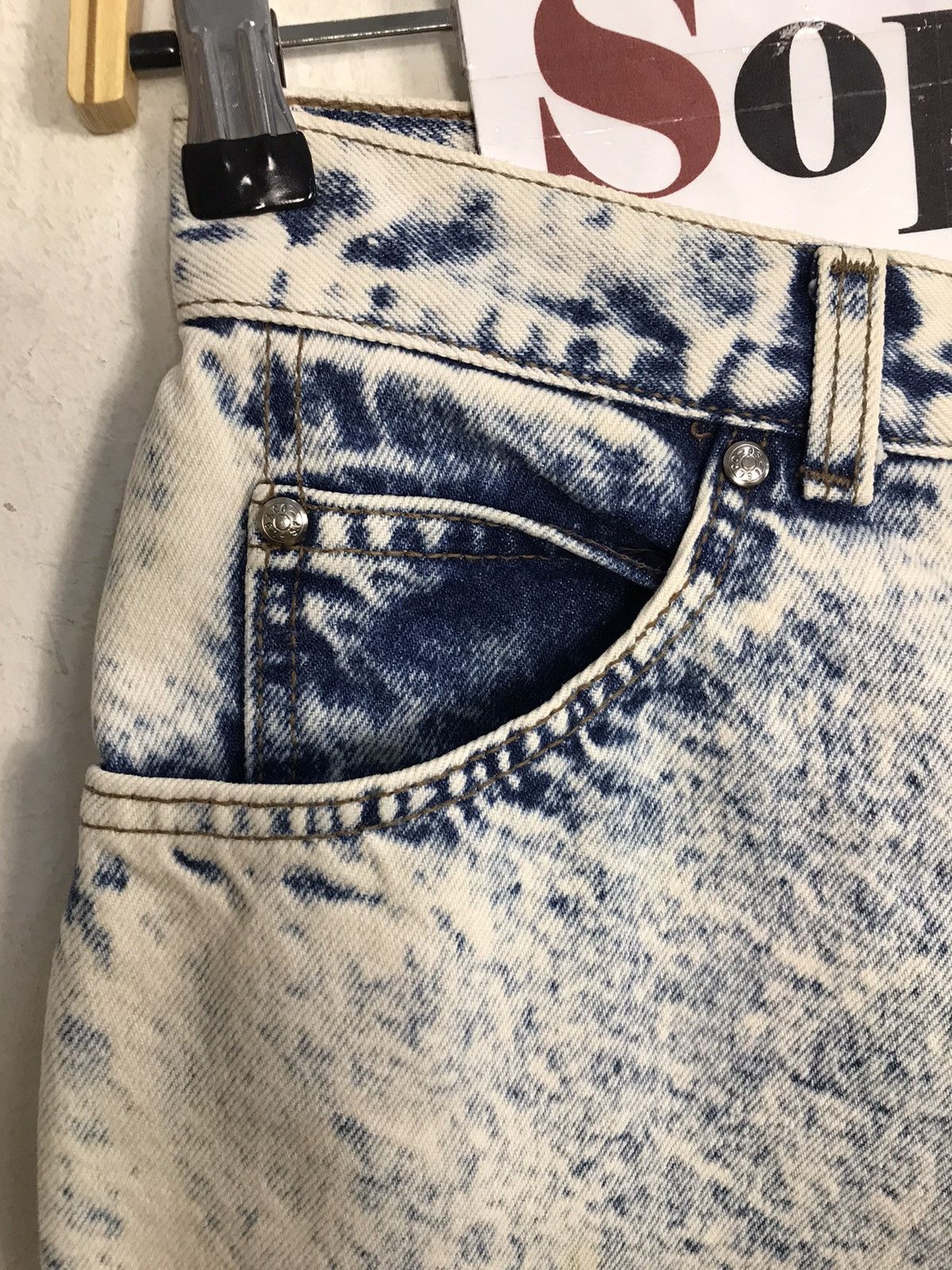 Levi's × Vintage Vintage Levi’s Stone Wash Loose Fit Design Size US 27 - 7 Thumbnail
