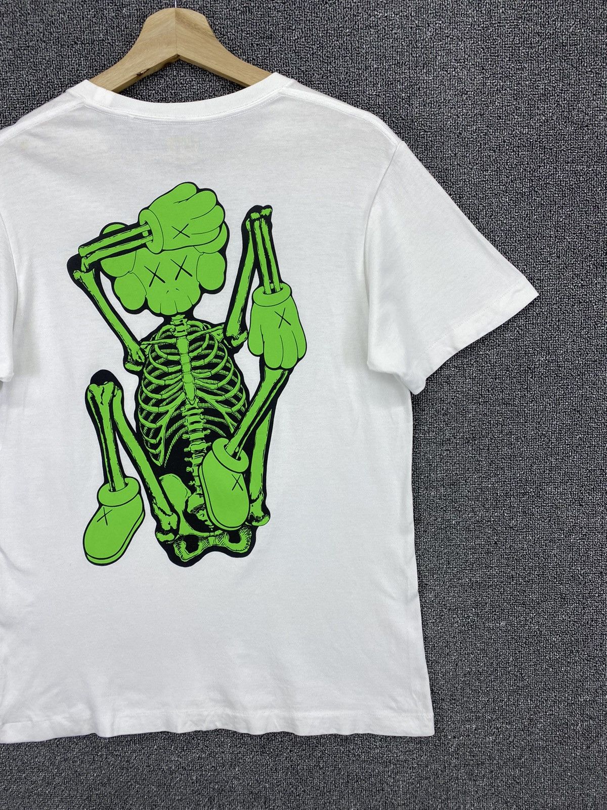Kaws × Uniqlo Vintage Kaws Rare Printed Skulls by Uniqlo Tees T Shirts Size US M / EU 48-50 / 2 - 4 Thumbnail