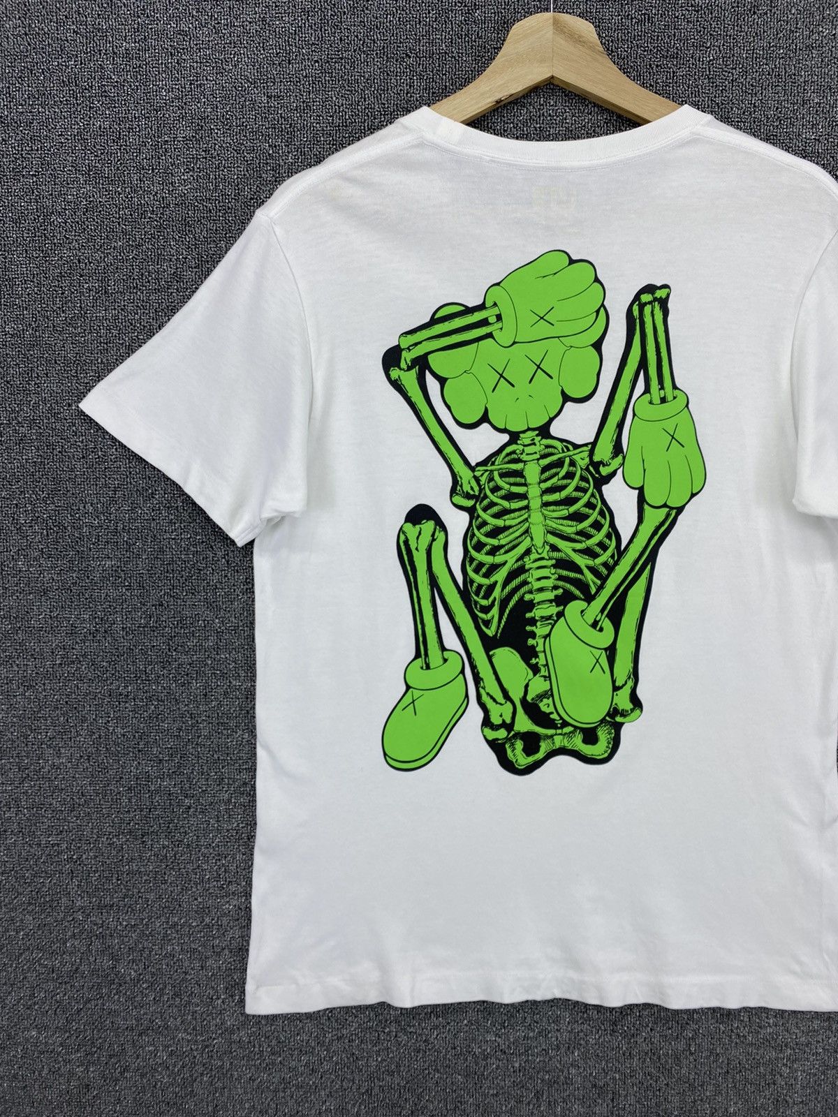 Kaws × Uniqlo Vintage Kaws Rare Printed Skulls by Uniqlo Tees T Shirts Size US M / EU 48-50 / 2 - 3 Thumbnail
