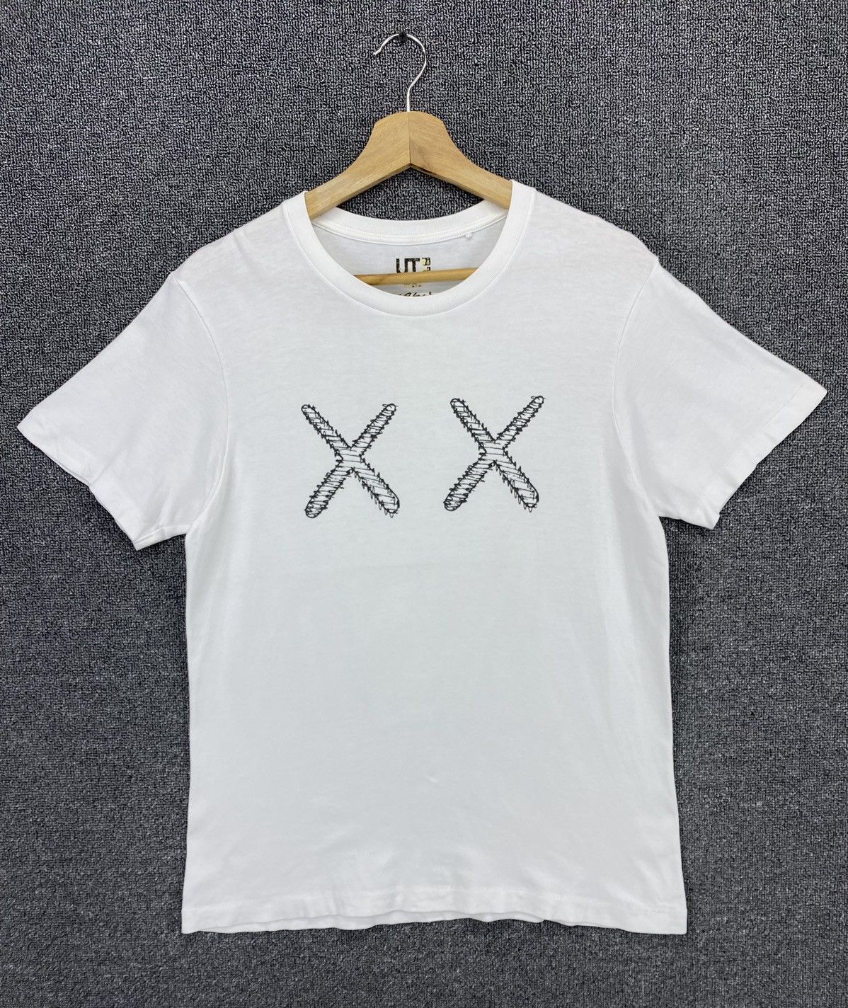 Kaws × Uniqlo Vintage Kaws Rare Printed Skulls by Uniqlo Tees T Shirts Size US M / EU 48-50 / 2 - 9 Thumbnail