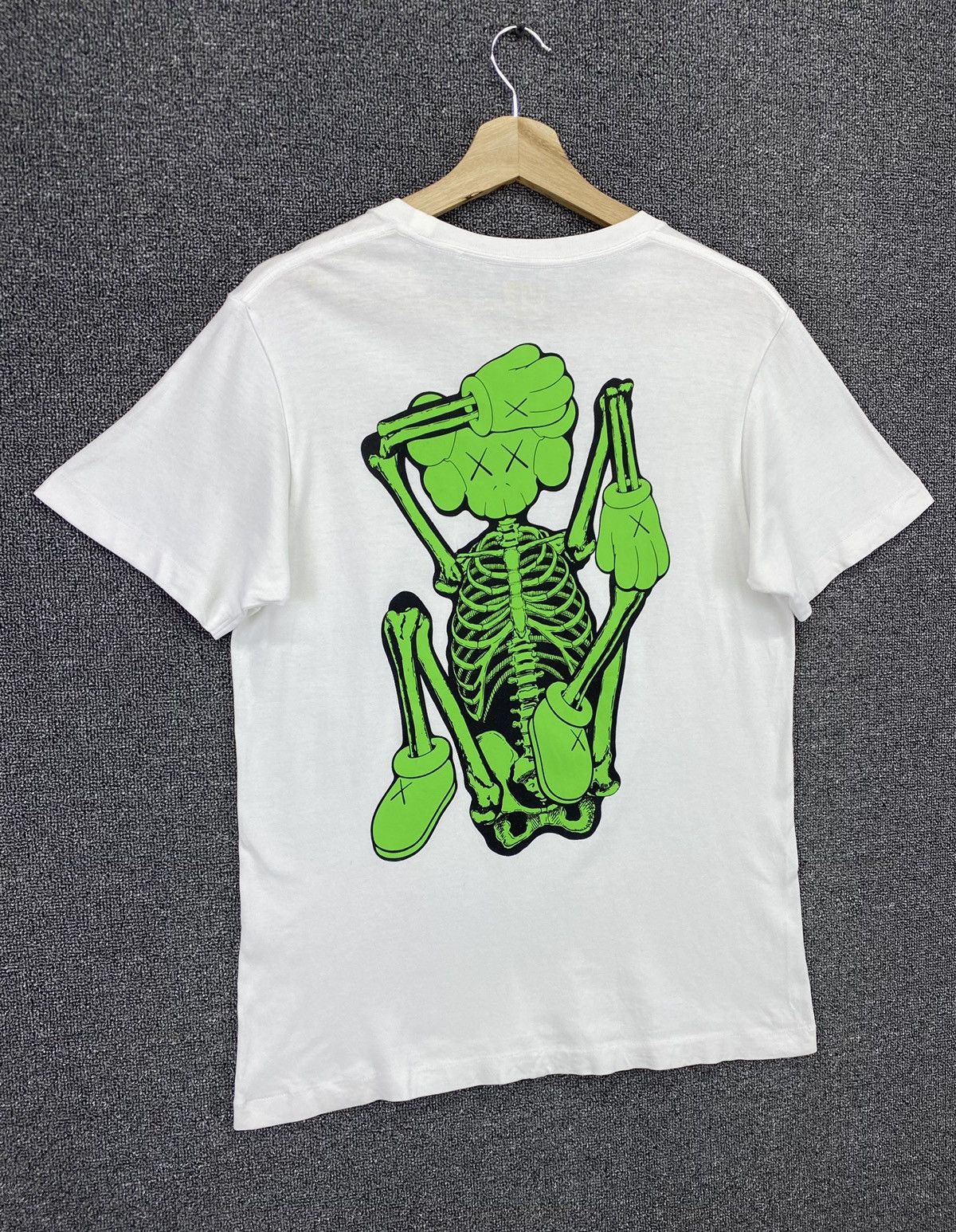Kaws × Uniqlo Vintage Kaws Rare Printed Skulls by Uniqlo Tees T Shirts Size US M / EU 48-50 / 2 - 2 Thumbnail