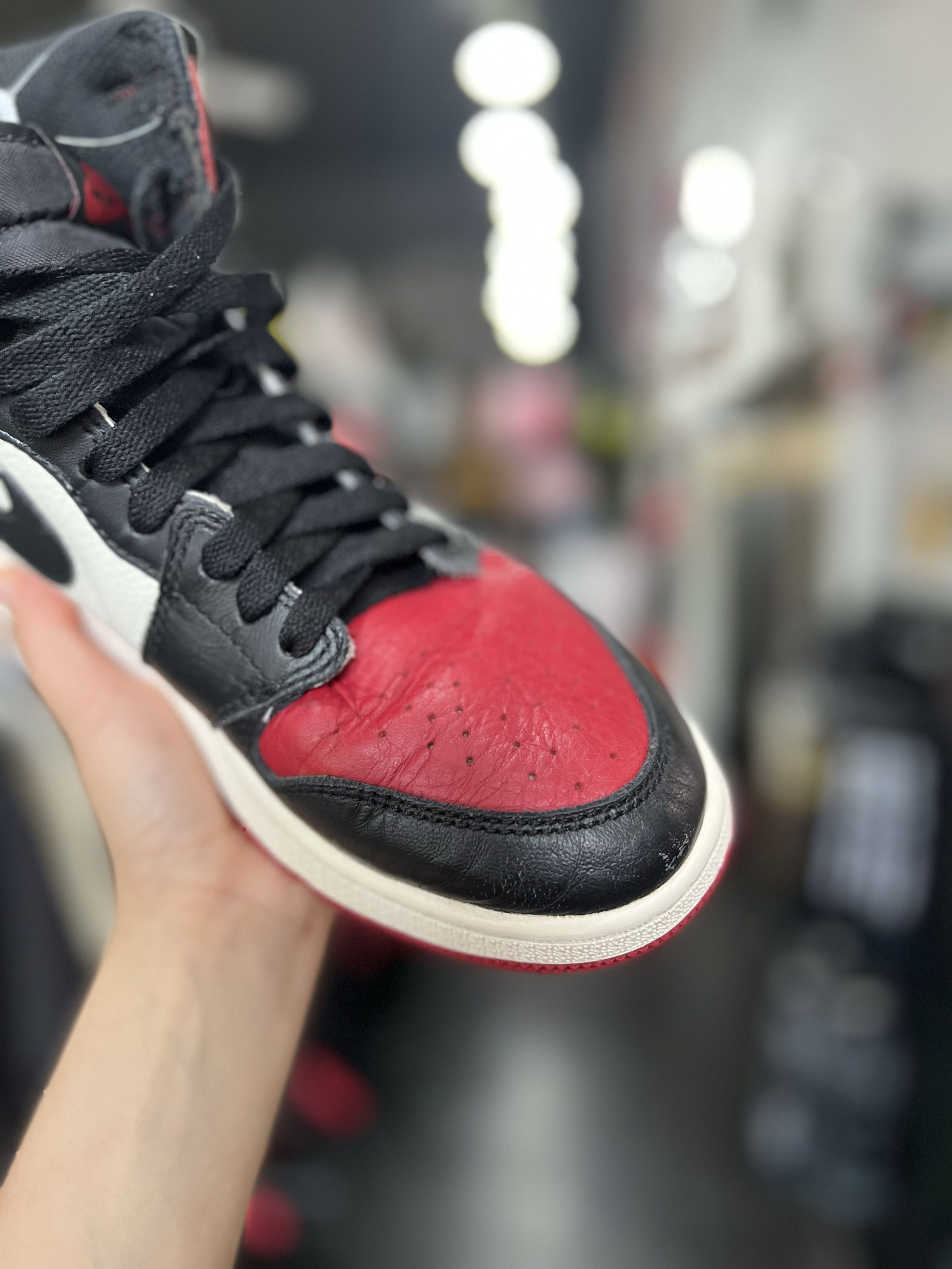 Jordan Brand Jordan 1 Bred Toe sz. 7Y Size US 7 / EU 40 - 12 Thumbnail