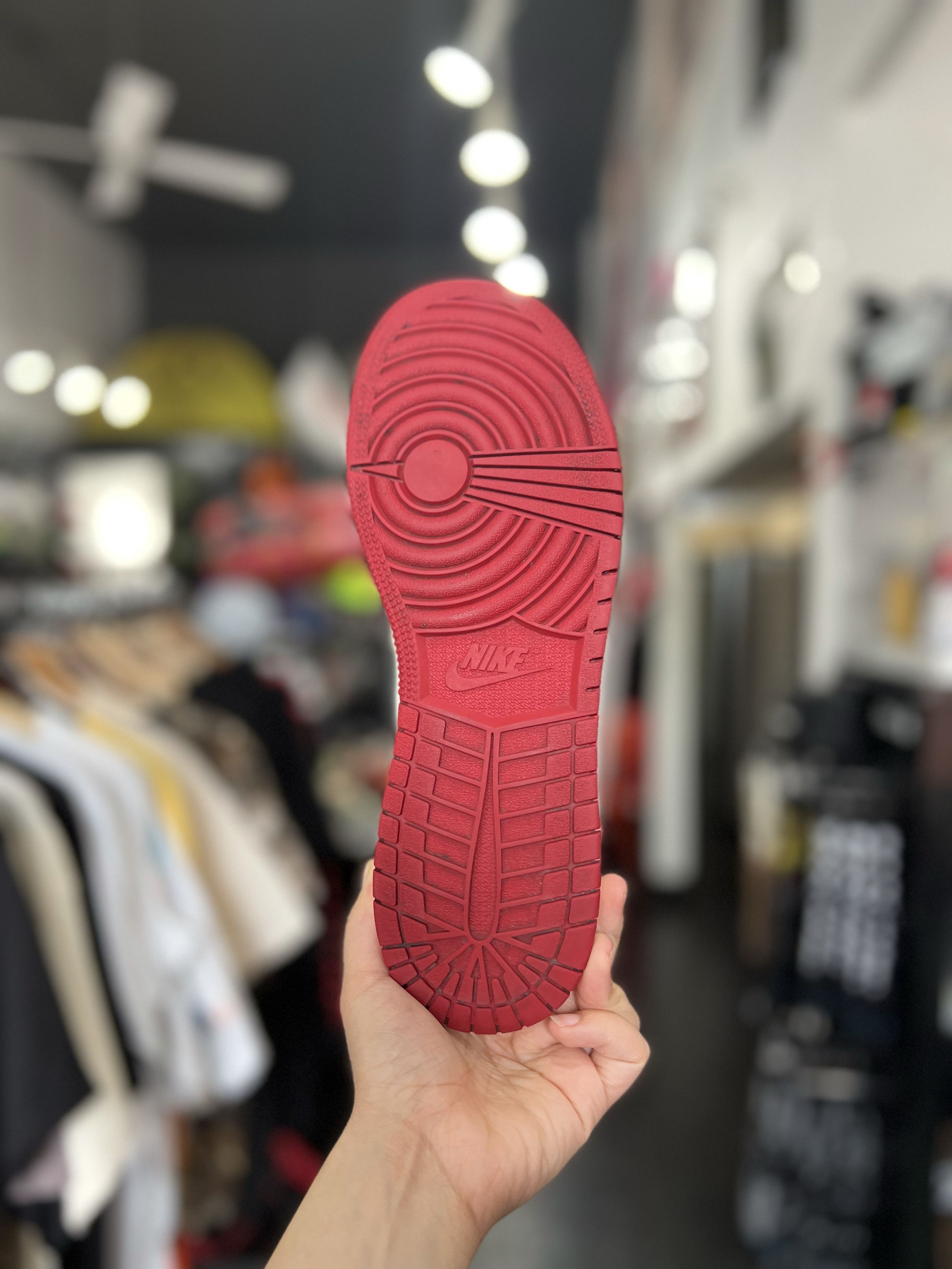 Jordan Brand Jordan 1 Bred Toe sz. 7Y Size US 7 / EU 40 - 13 Thumbnail
