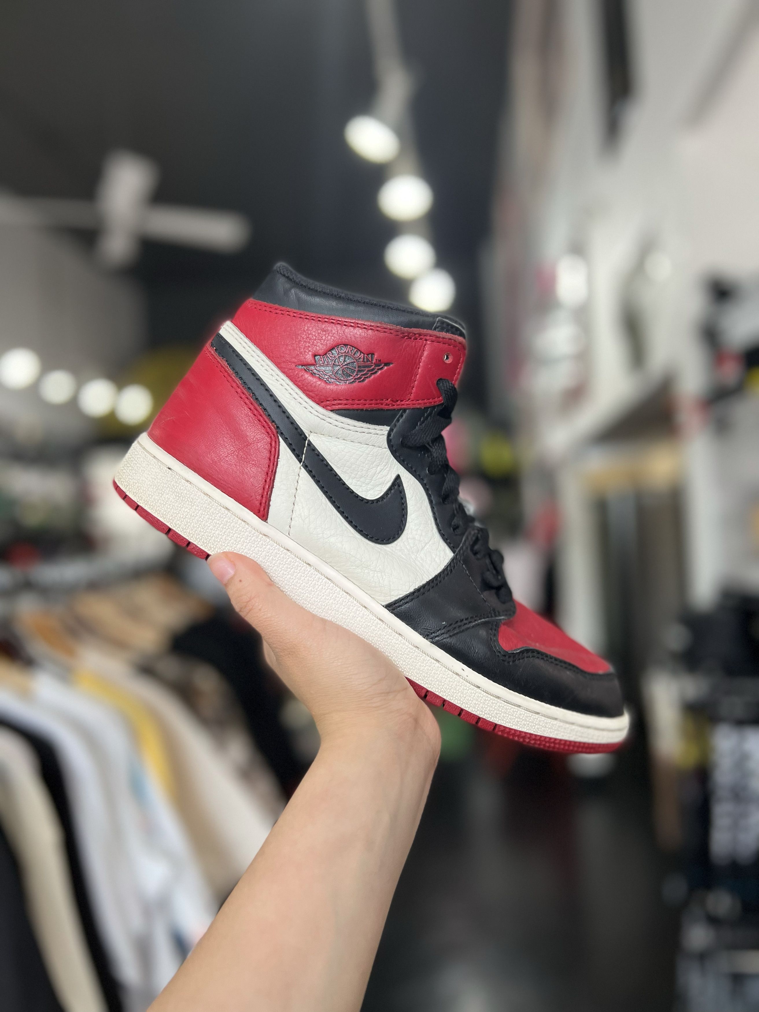Jordan Brand Jordan 1 Bred Toe sz. 7Y Size US 7 / EU 40 - 1 Thumbnail