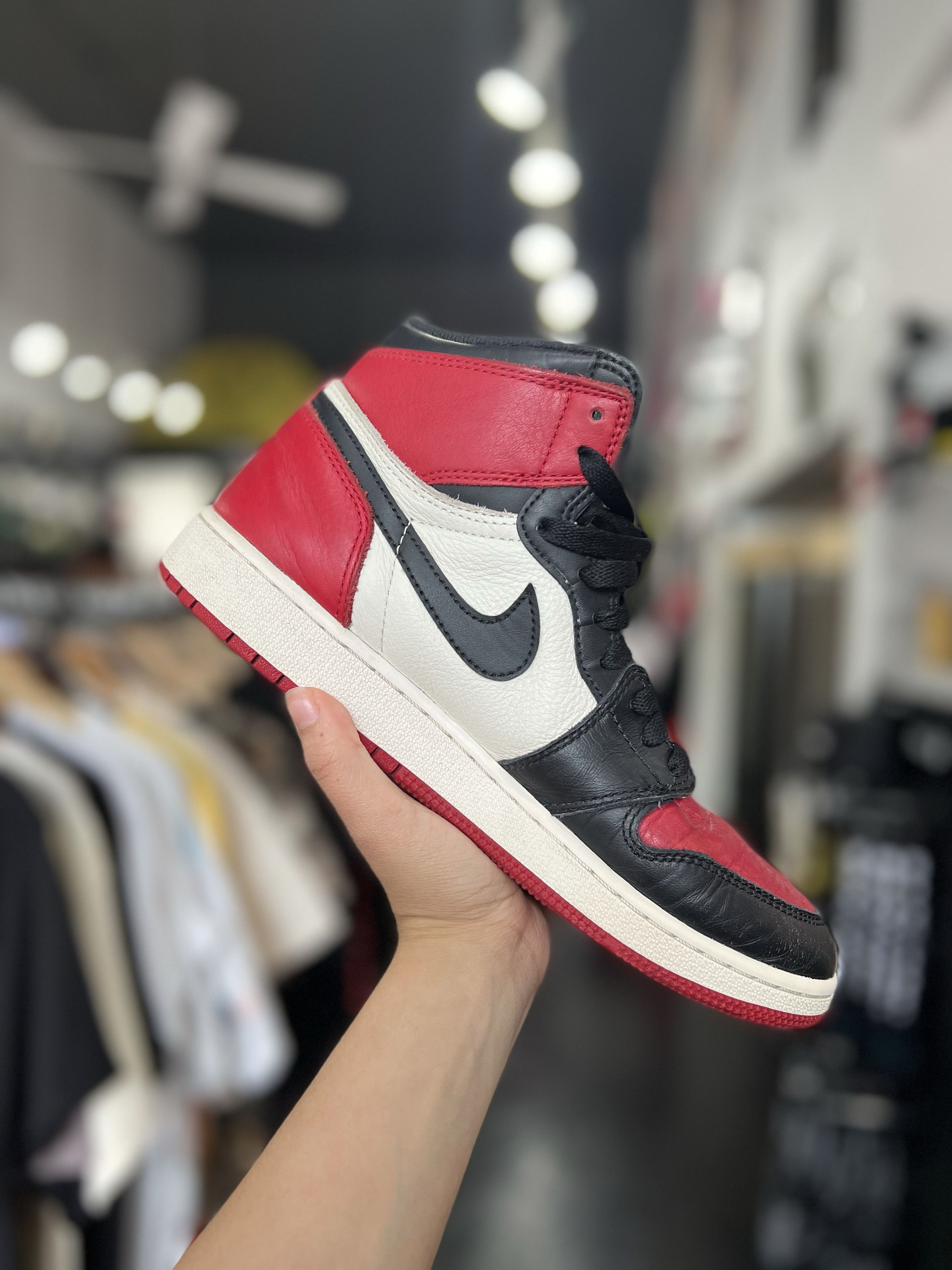 Jordan Brand Jordan 1 Bred Toe sz. 7Y Size US 7 / EU 40 - 10 Thumbnail