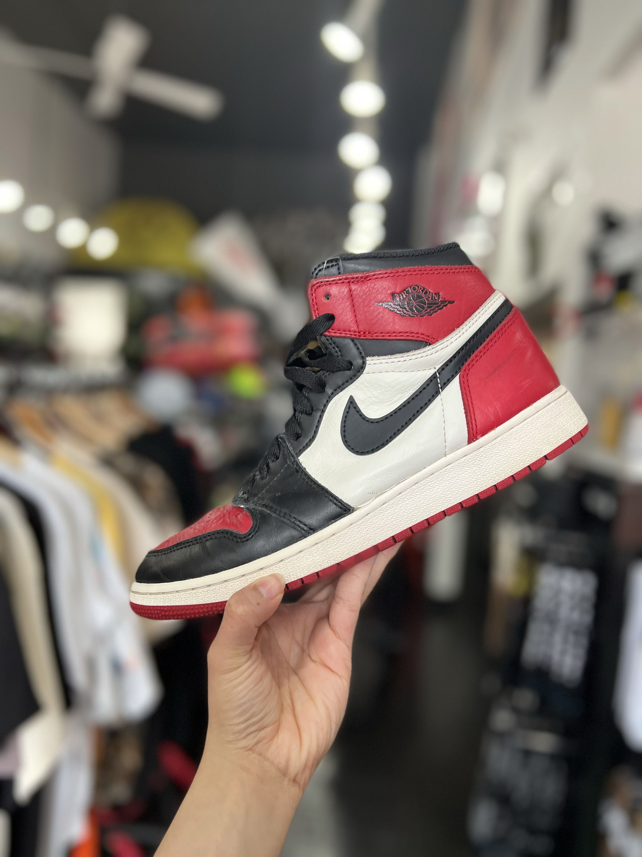 Jordan Brand Jordan 1 Bred Toe sz. 7Y Size US 7 / EU 40 - 8 Thumbnail