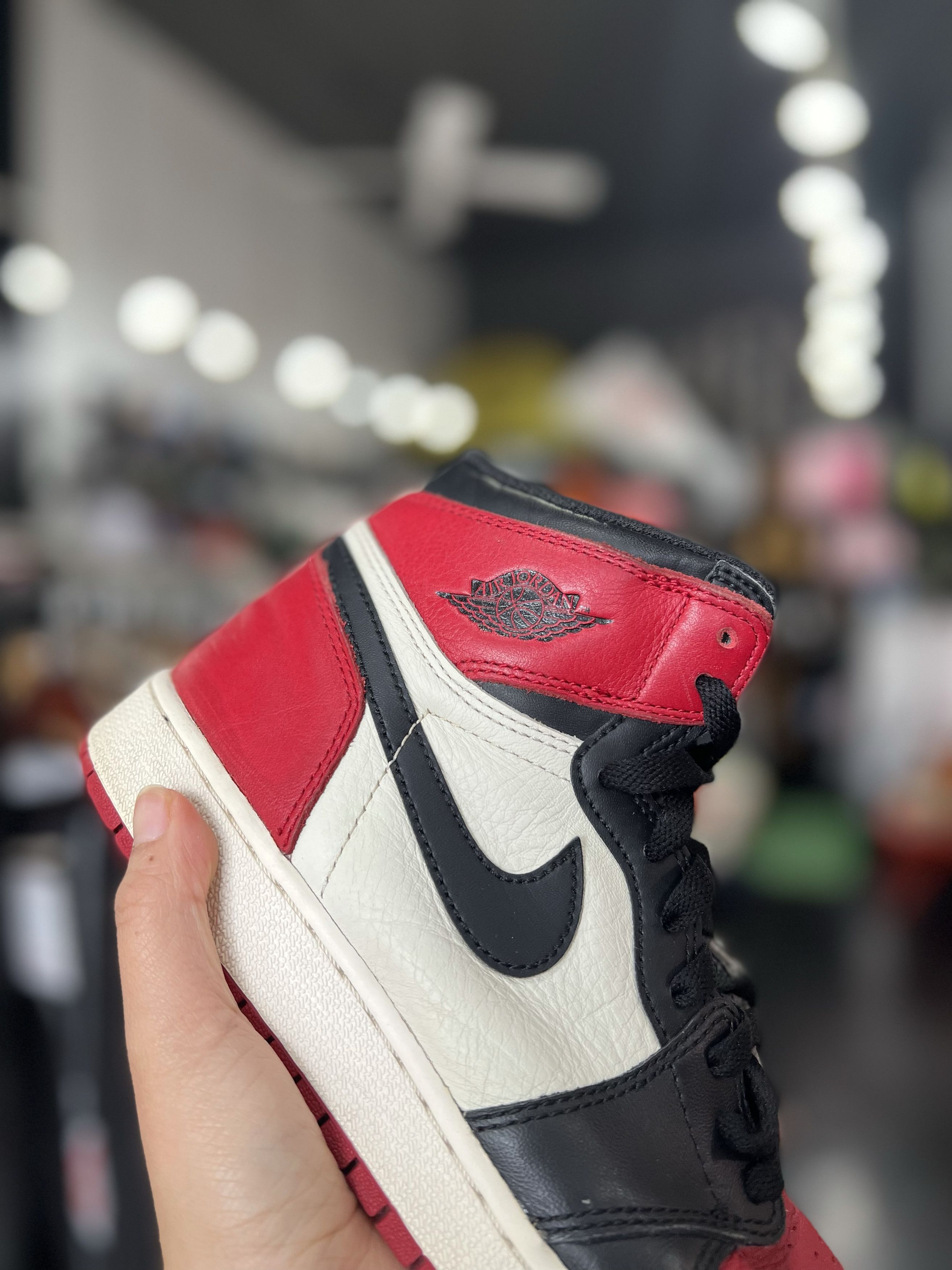 Jordan Brand Jordan 1 Bred Toe sz. 7Y Size US 7 / EU 40 - 5 Thumbnail