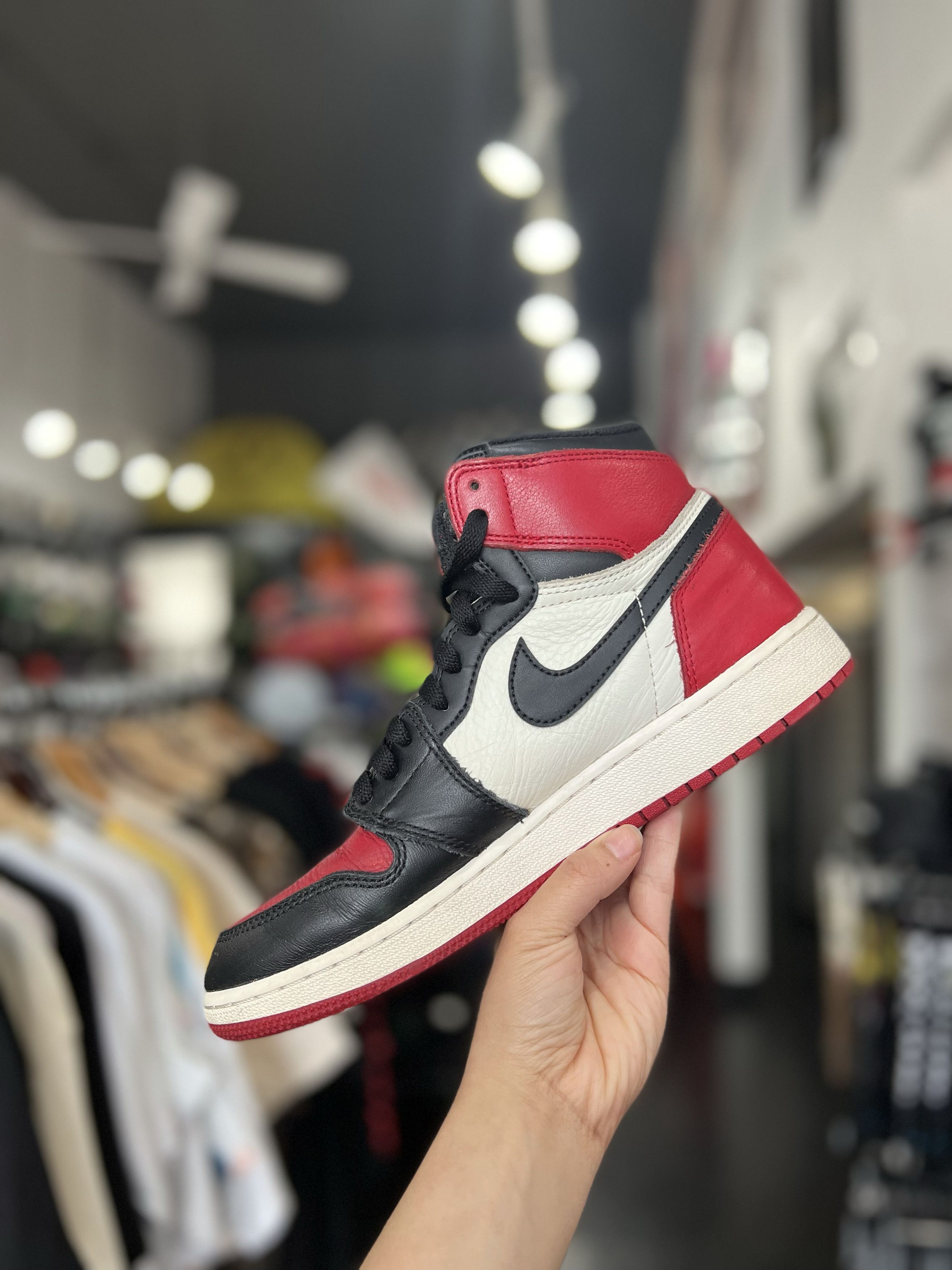 Jordan Brand Jordan 1 Bred Toe sz. 7Y Size US 7 / EU 40 - 3 Thumbnail