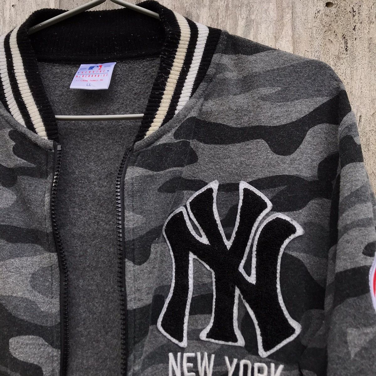 MLB × New York Yankees Vintage MLB NY New York Yankees Jacket Big Logo Camo Size US L / EU 52-54 / 3 - 9 Thumbnail