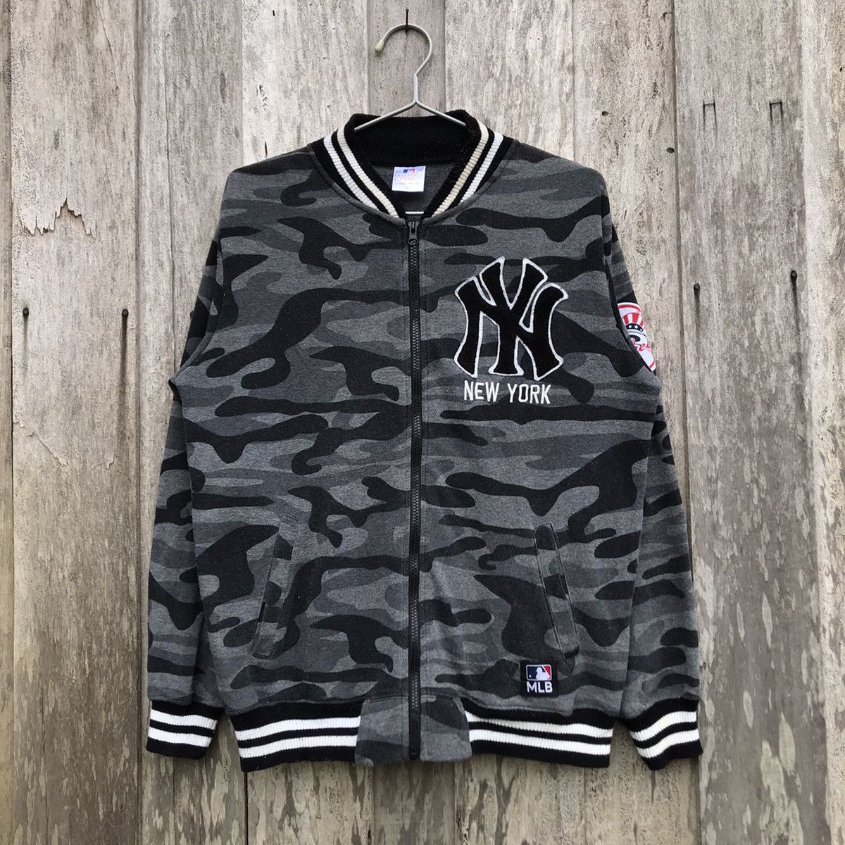 MLB × New York Yankees Vintage MLB NY New York Yankees Jacket Big Logo Camo Size US L / EU 52-54 / 3 - 1 Thumbnail