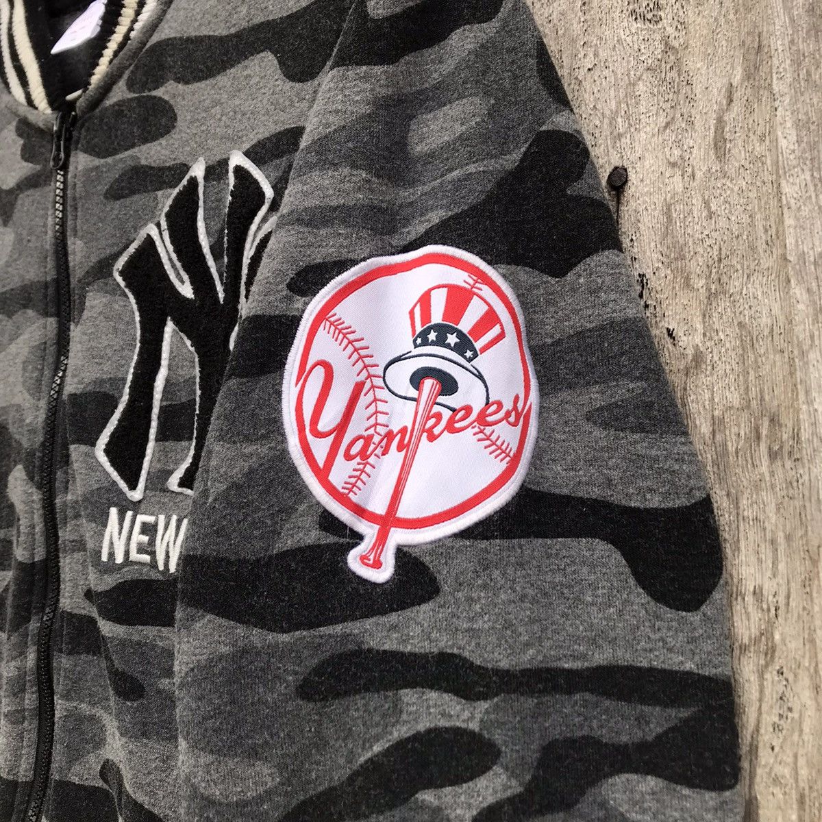 MLB × New York Yankees Vintage MLB NY New York Yankees Jacket Big Logo Camo Size US L / EU 52-54 / 3 - 5 Thumbnail