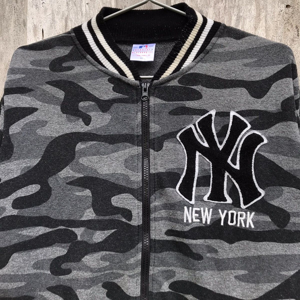 MLB × New York Yankees Vintage MLB NY New York Yankees Jacket Big Logo Camo Size US L / EU 52-54 / 3 - 2 Thumbnail