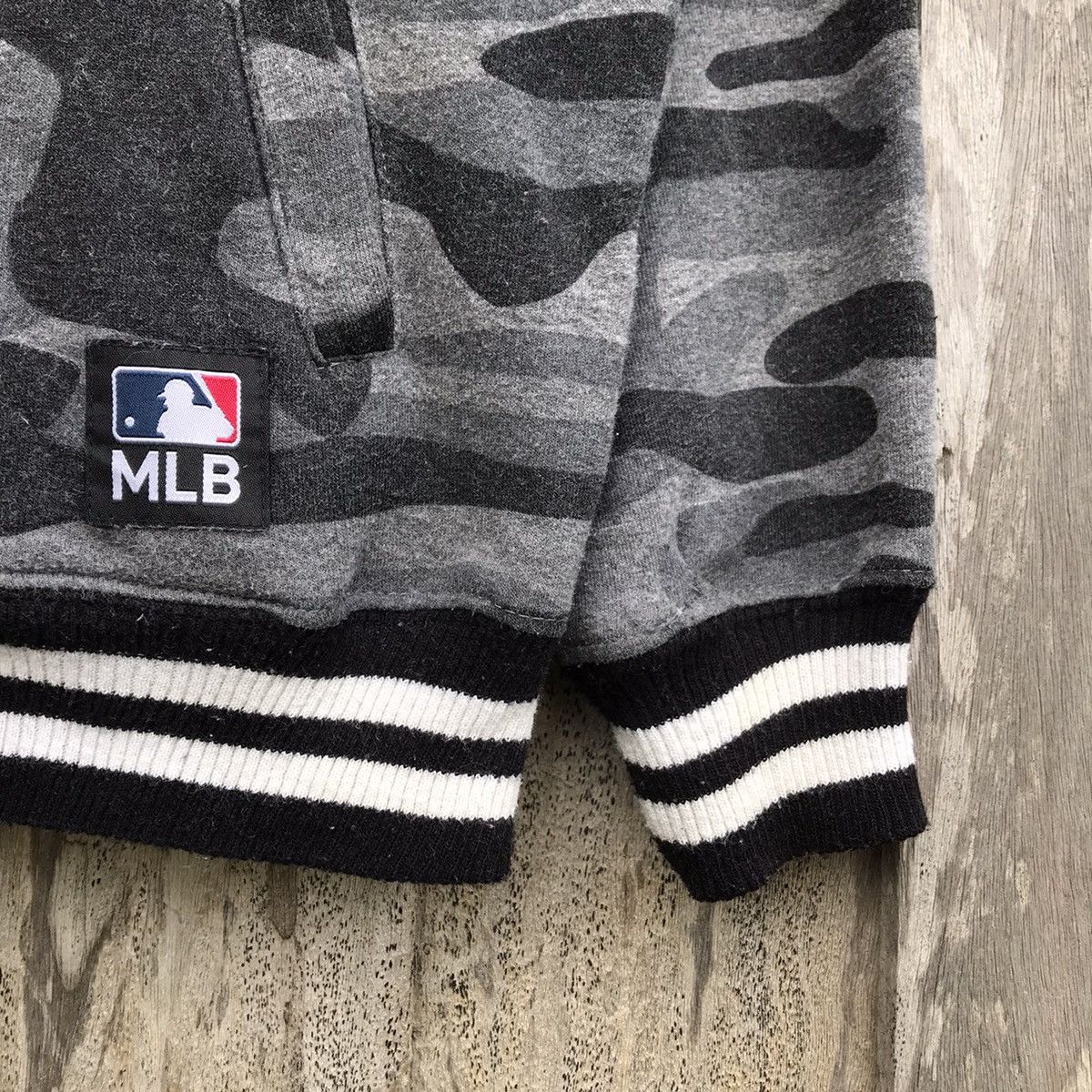 MLB × New York Yankees Vintage MLB NY New York Yankees Jacket Big Logo Camo Size US L / EU 52-54 / 3 - 4 Thumbnail