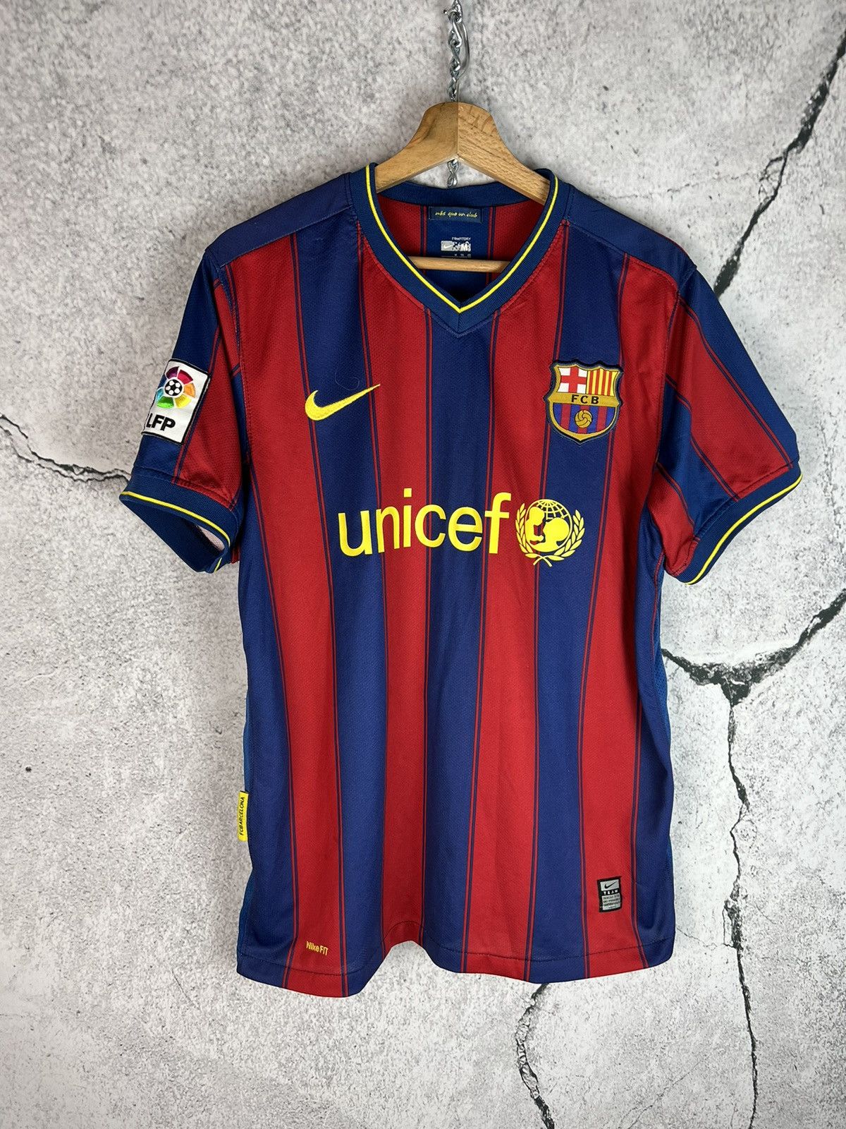 Vintage Barcelona Soccer Jersey & Shorts Set – Men's Retro Football Kit With Ronaldinho #10 Style