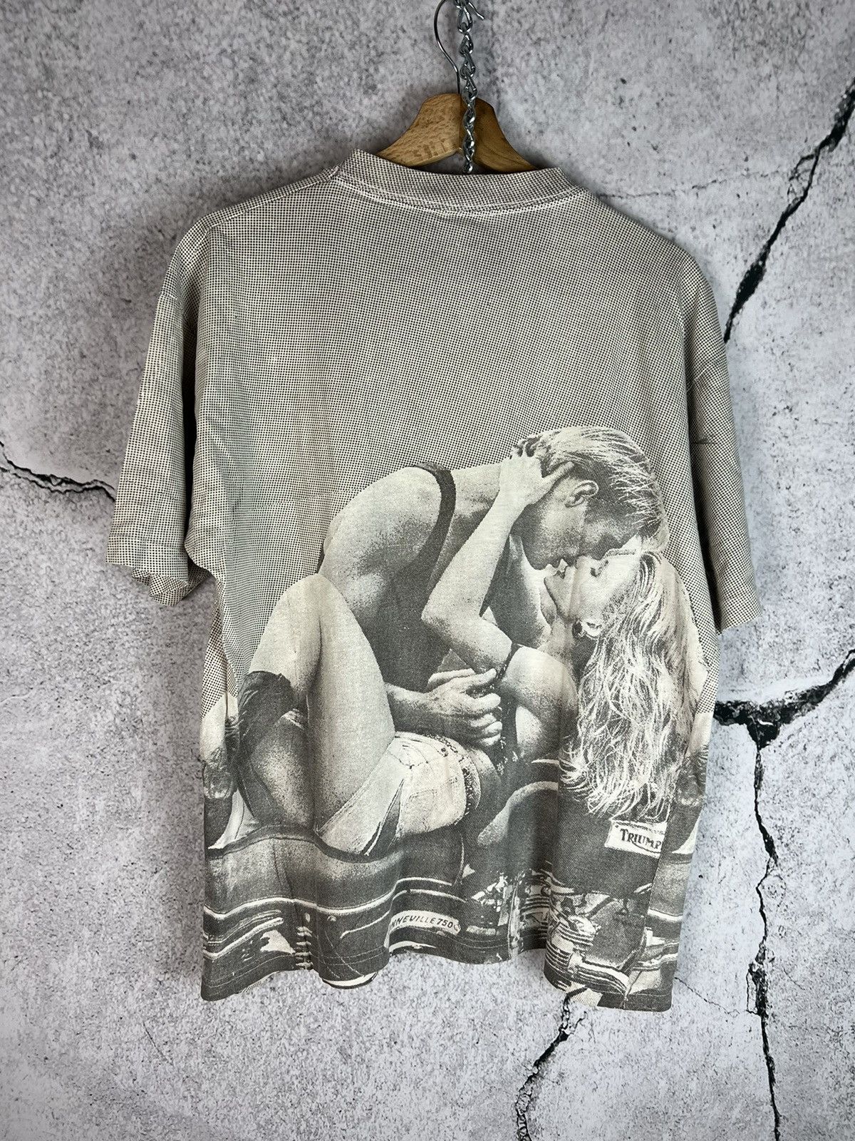 Vintage Vintage Triumoh kissing pair moto biker tshirt Size US L / EU 52-54 / 3 - 2 Thumbnail