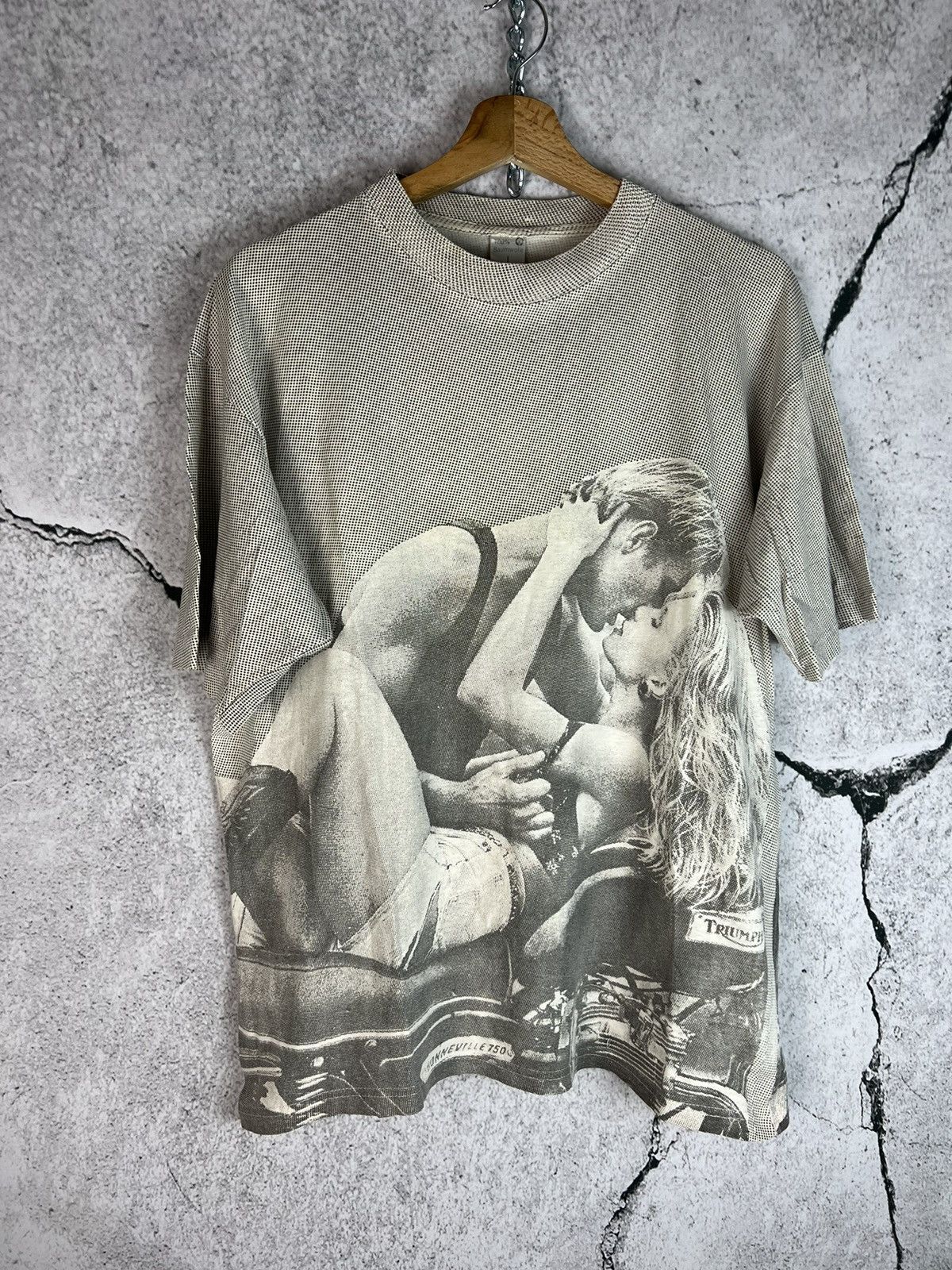 Vintage Vintage Triumoh kissing pair moto biker tshirt Size US L / EU 52-54 / 3 - 1 Thumbnail