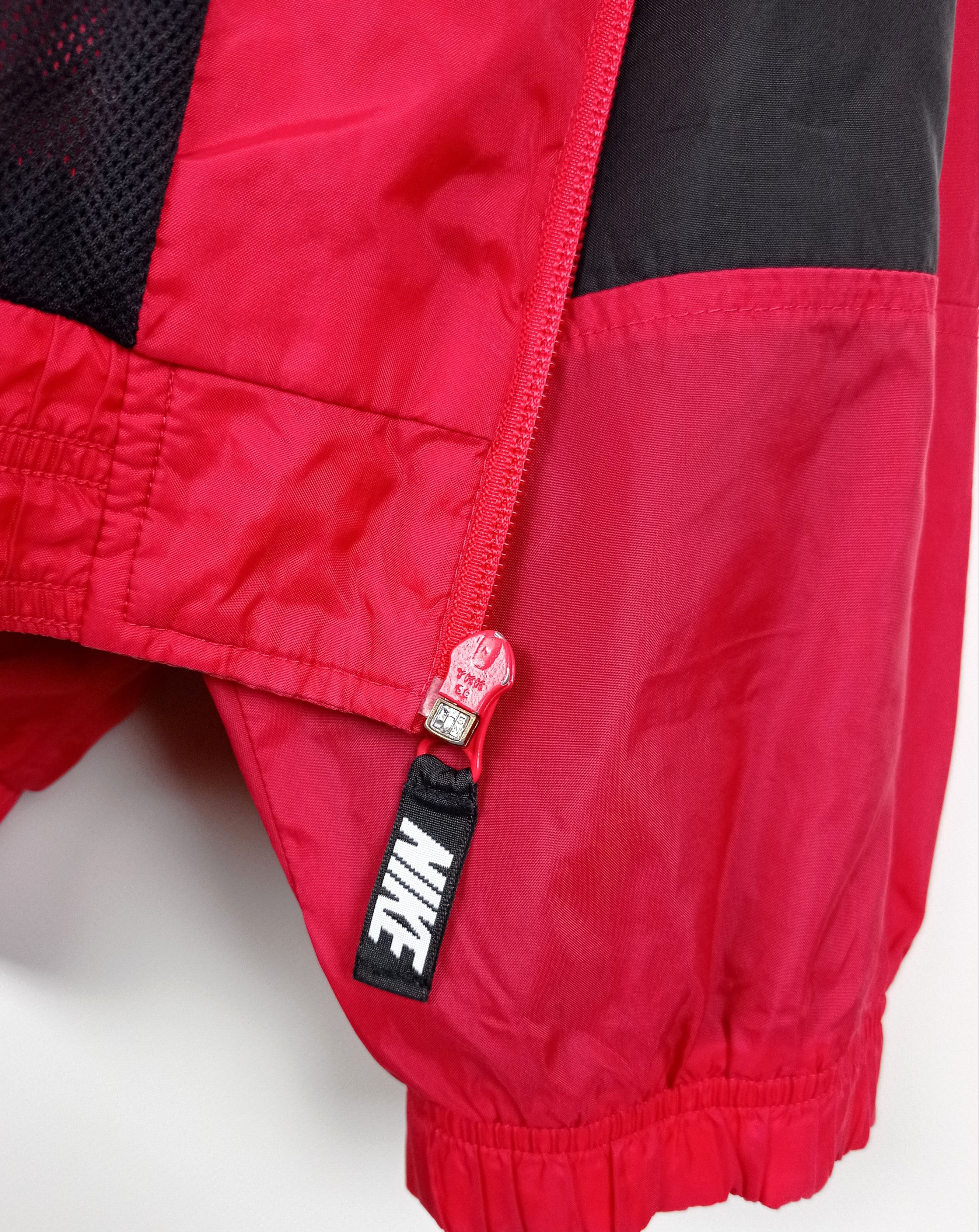 Nike 90s Vintage Nike Big Swoosh Logo Red Track Jacket Size US L / EU 52-54 / 3 - 4 Thumbnail
