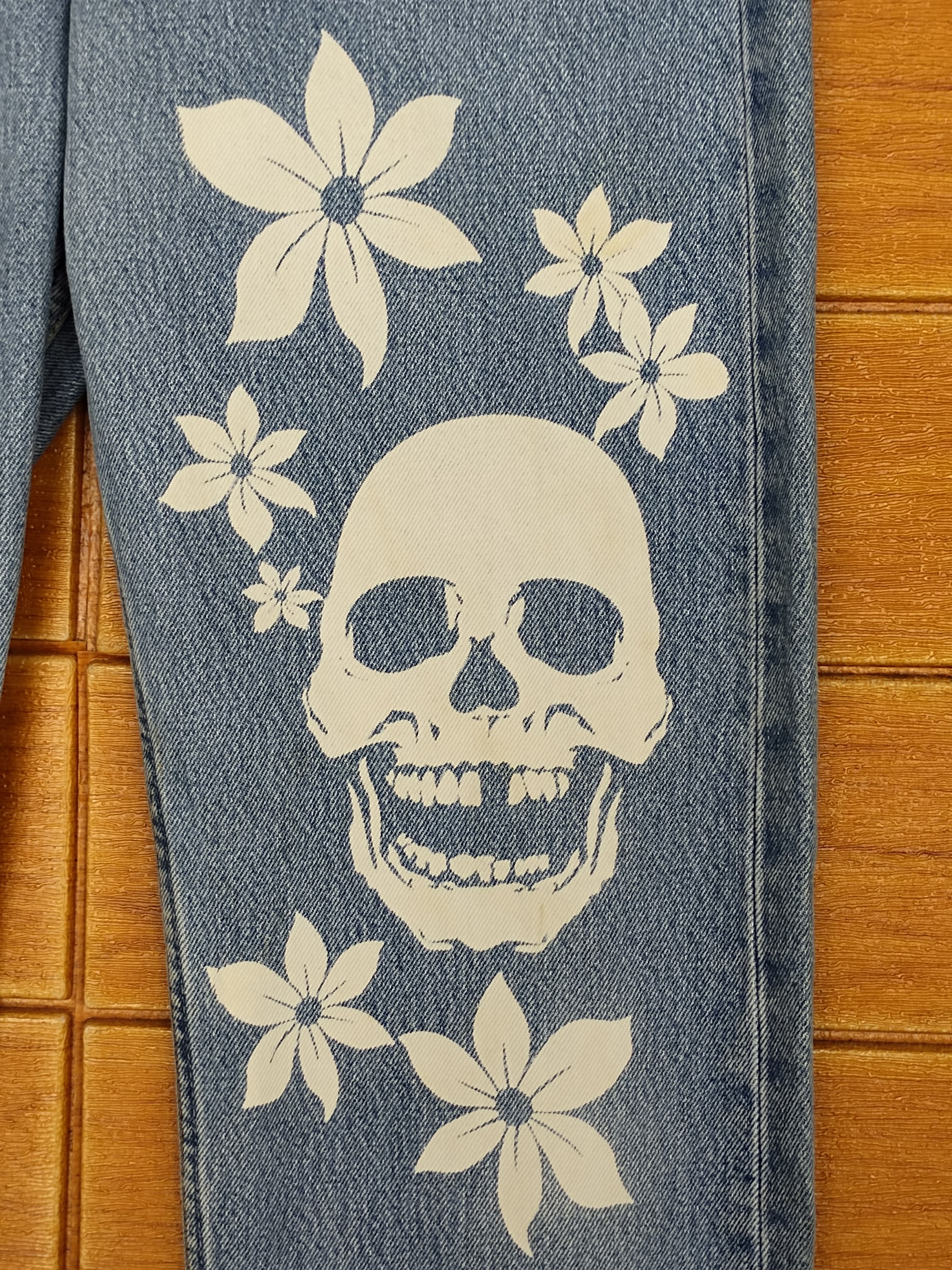 Levi's Vintage Clothing Vintage 90s LEVIS 501 Skull & Flowers Denim Jeans Size US 29 - 6 Thumbnail