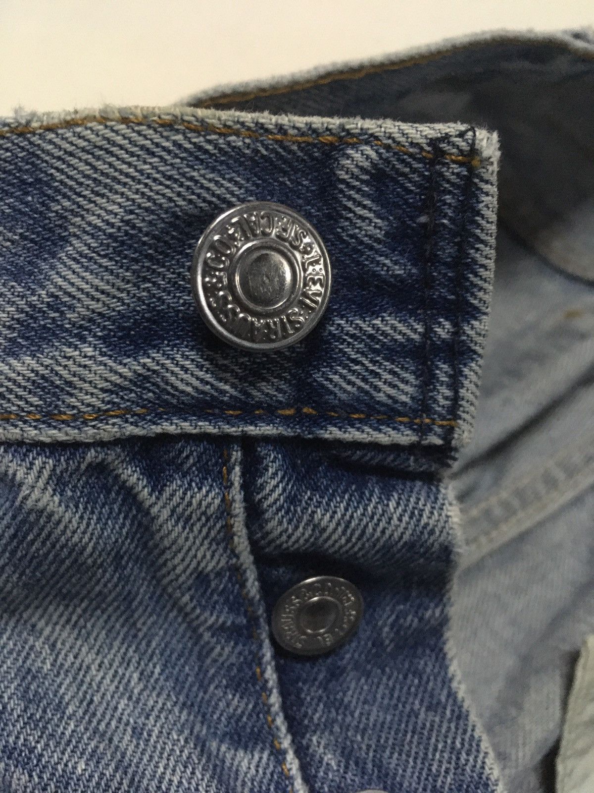 Levi's Vintage Clothing × Vintage Truly Vintage 70s Levi’s 501 blue wash distressed denim Size US 31 - 11 Thumbnail