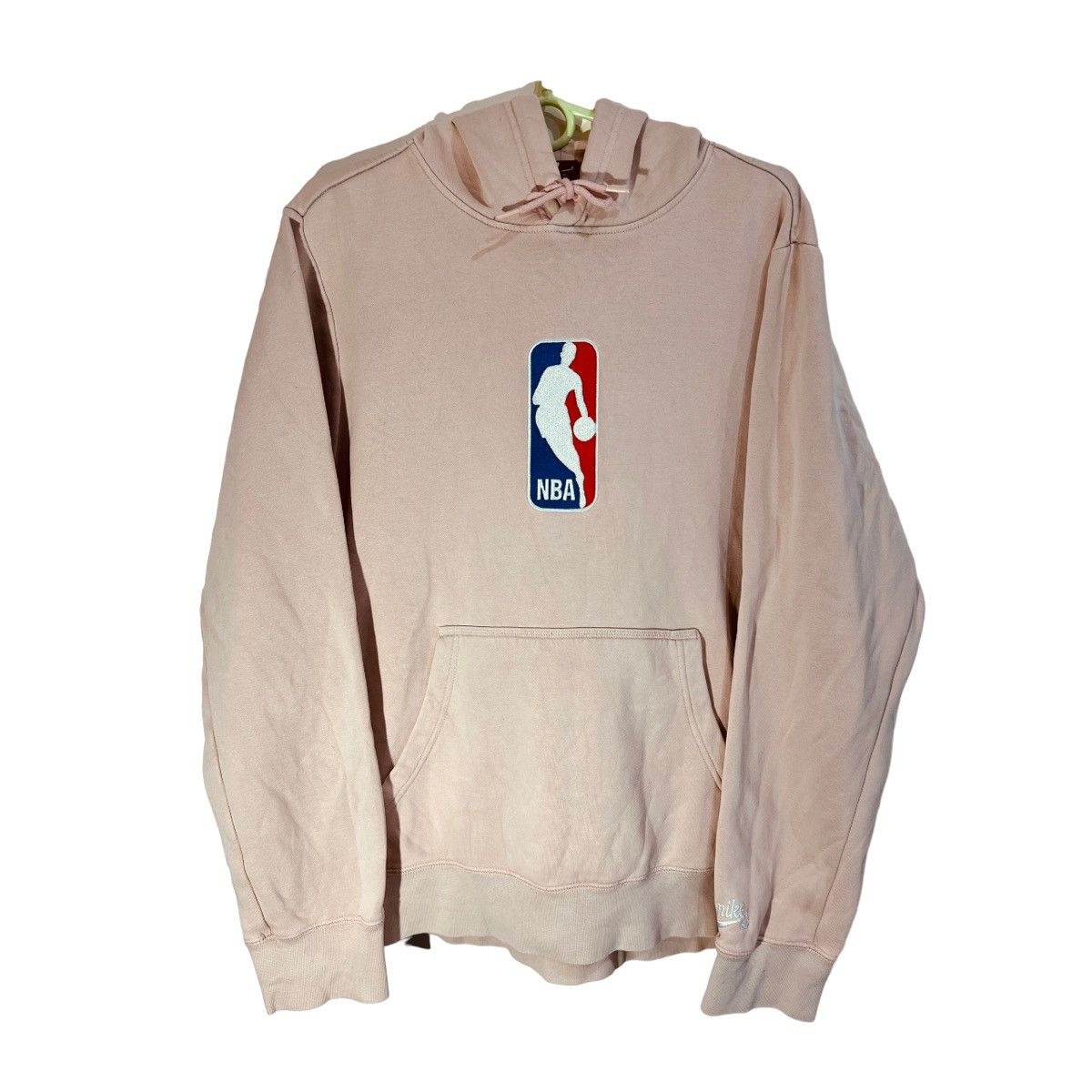 NBA × Nike × Vintage Nike nba hoodie vintage retro pink 90s usa spellout Size US L / EU 52-54 / 3 - 4 Thumbnail