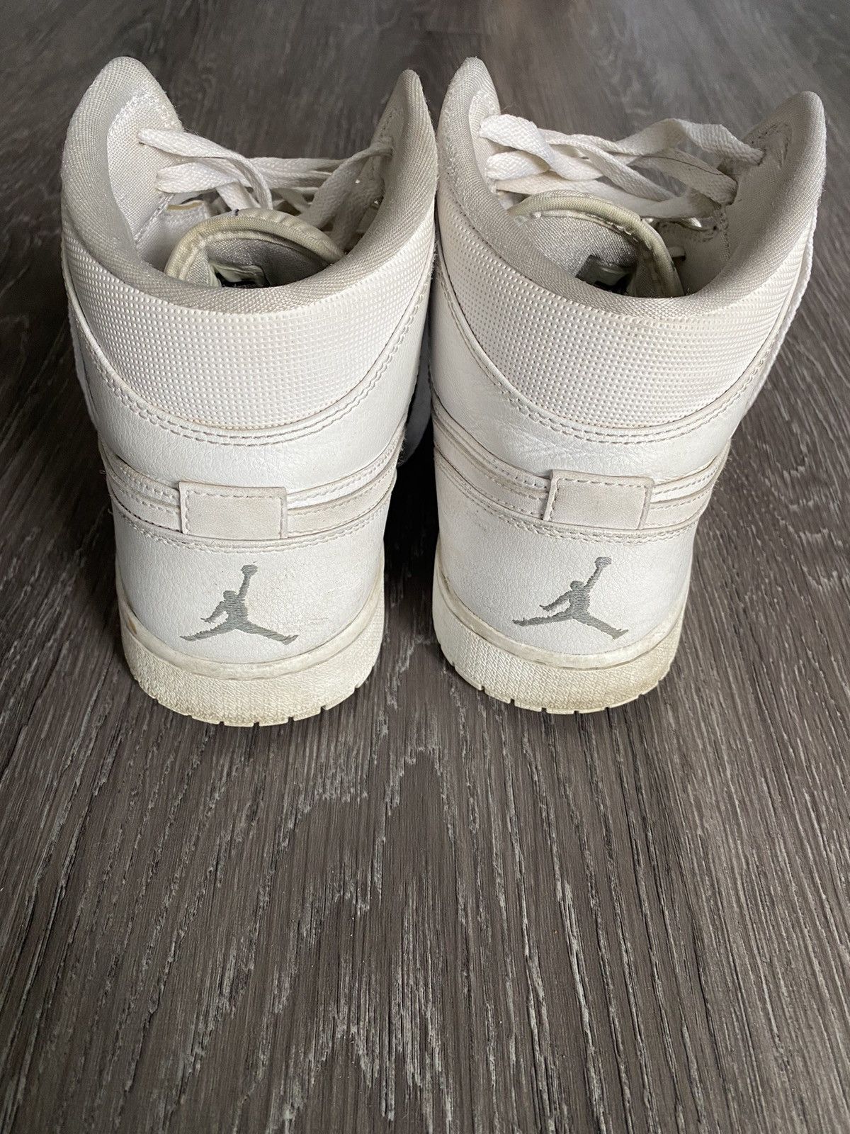 Jordan Brand Air Jordan 1 Mid White Cool Grey Sneaker Shoes Size US 11 / EU 44 - 5 Thumbnail