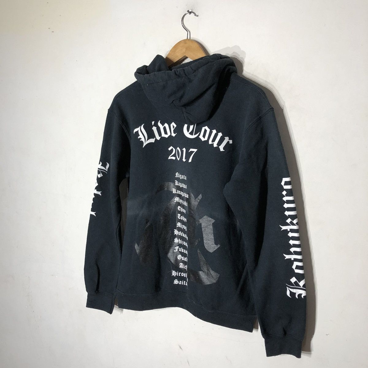 Band Tees LIVE TOUR 2017 KOBUKURO HOODIE Size US M / EU 48-50 / 2 - 5 Thumbnail