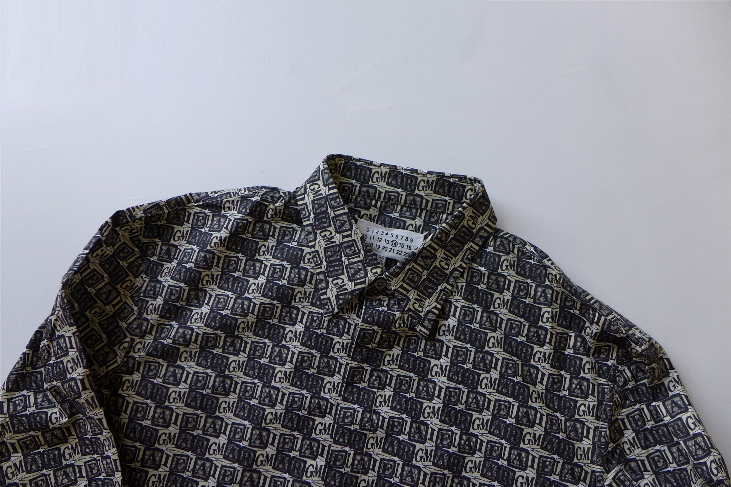 Maison Margiela Margiela Cube Logo Printed Shirt Size US M / EU 48-50 / 2 - 11 Thumbnail